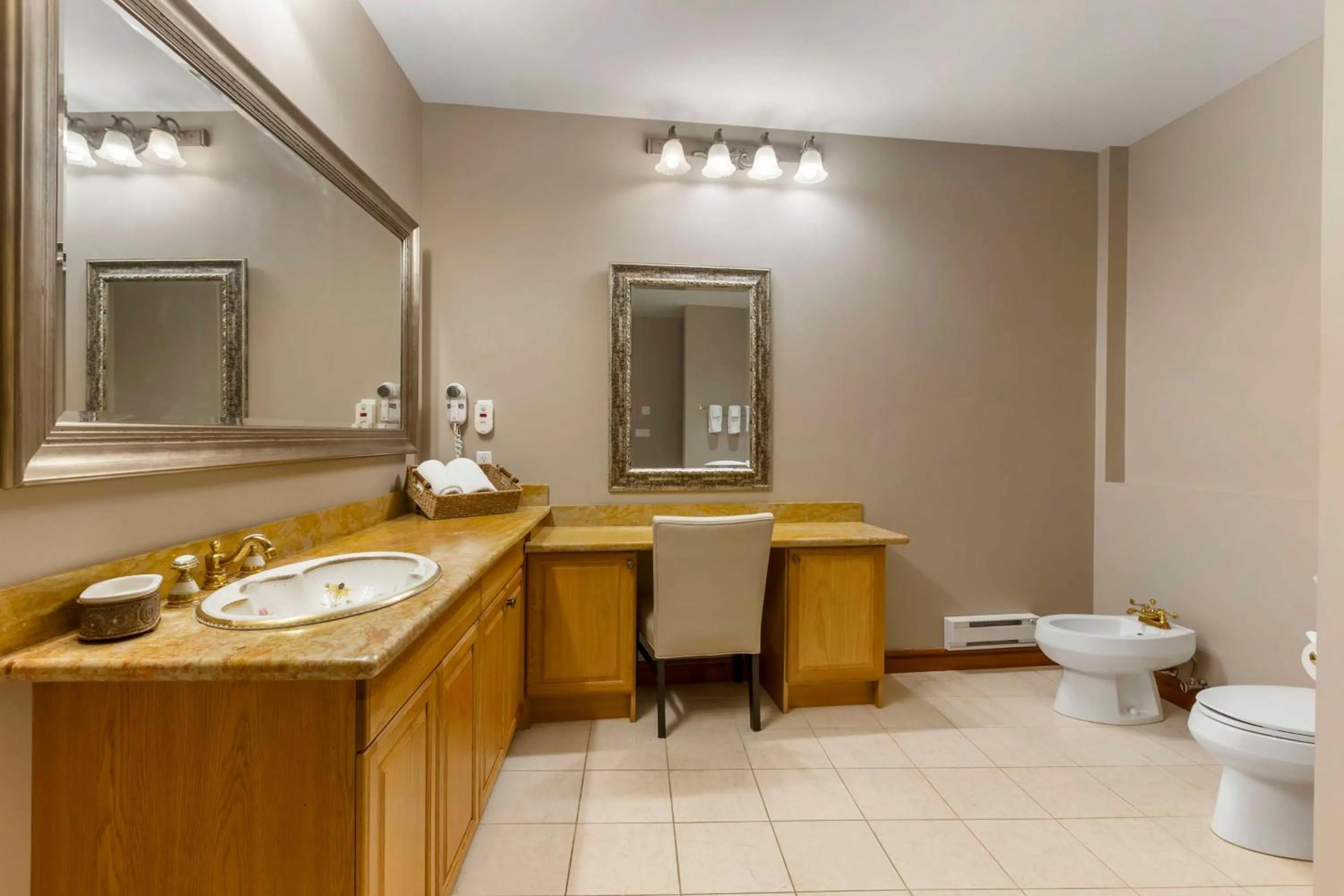 Bathroom in Christie's Mill Inn & Spa - BW Premier Collection