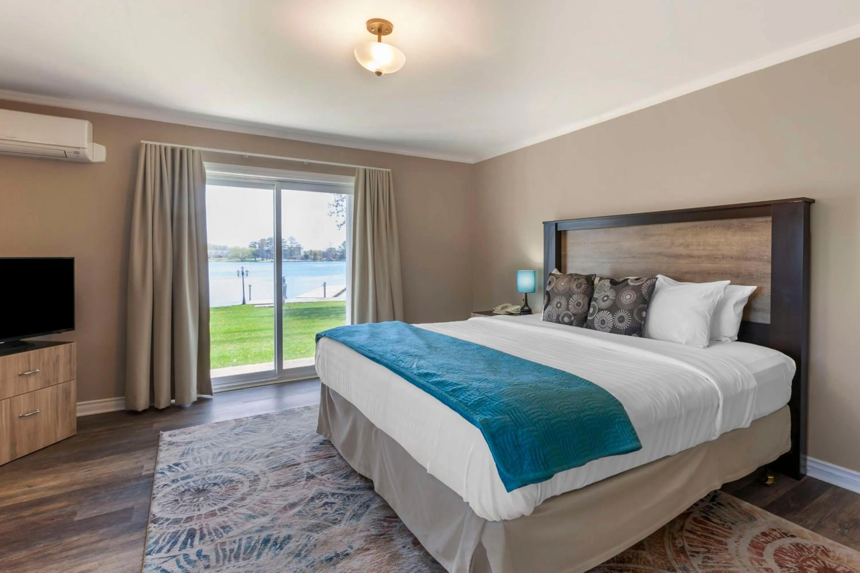 Bedroom, Bed in Christie's Mill Inn & Spa - BW Premier Collection