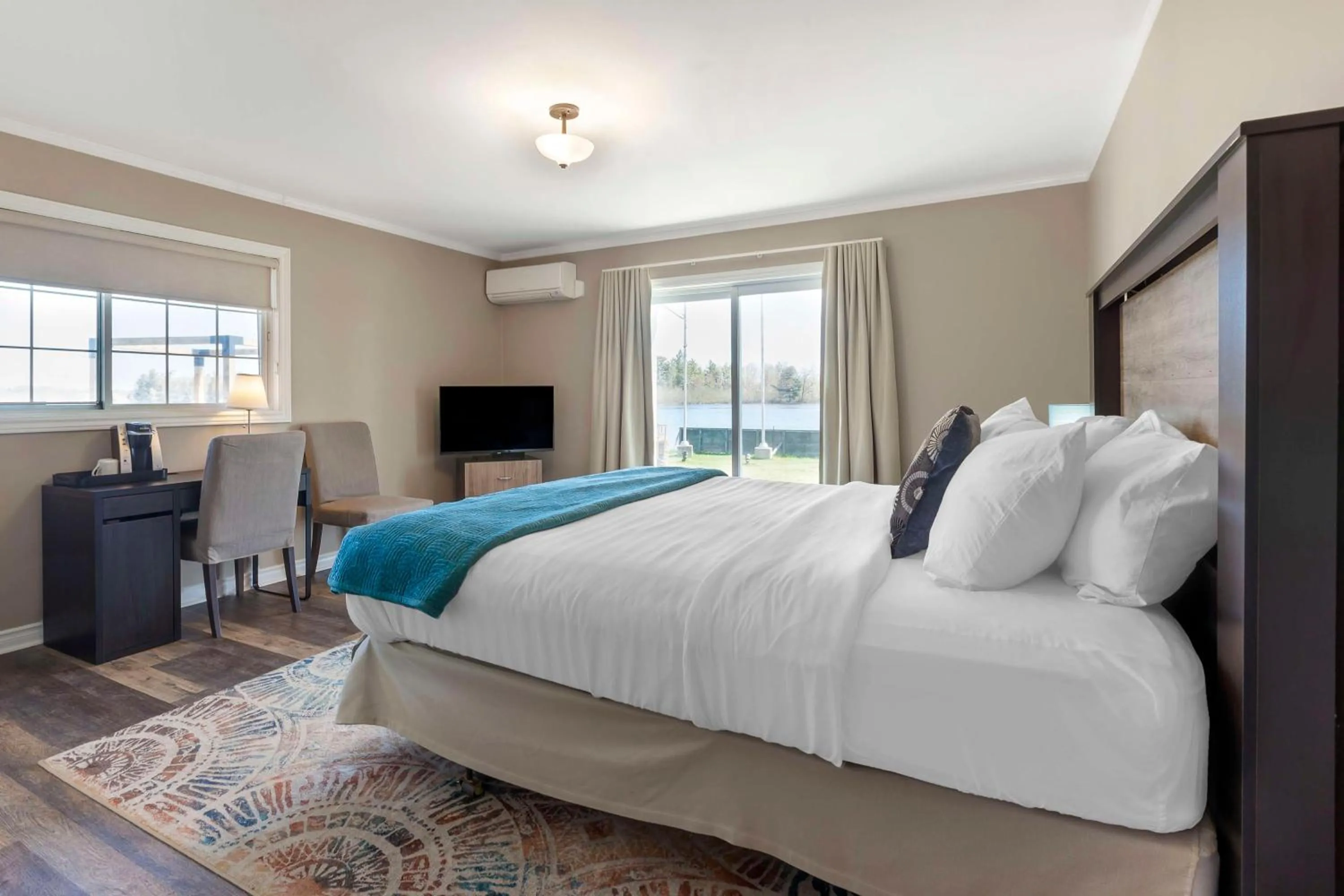 Bedroom, Bed in Christie's Mill Inn & Spa - BW Premier Collection