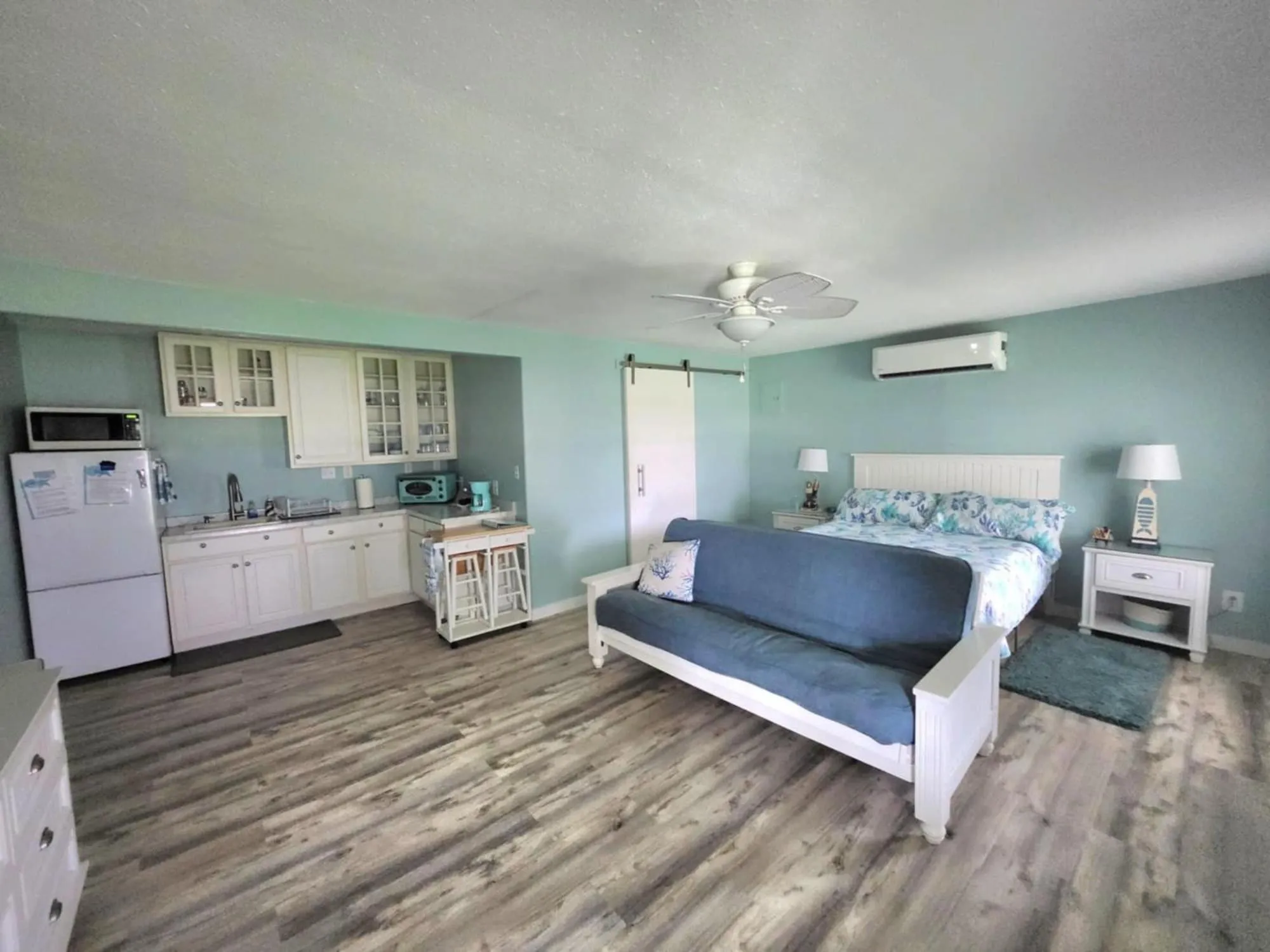 Bedroom, Bed in Coastal Cottage Bay House
