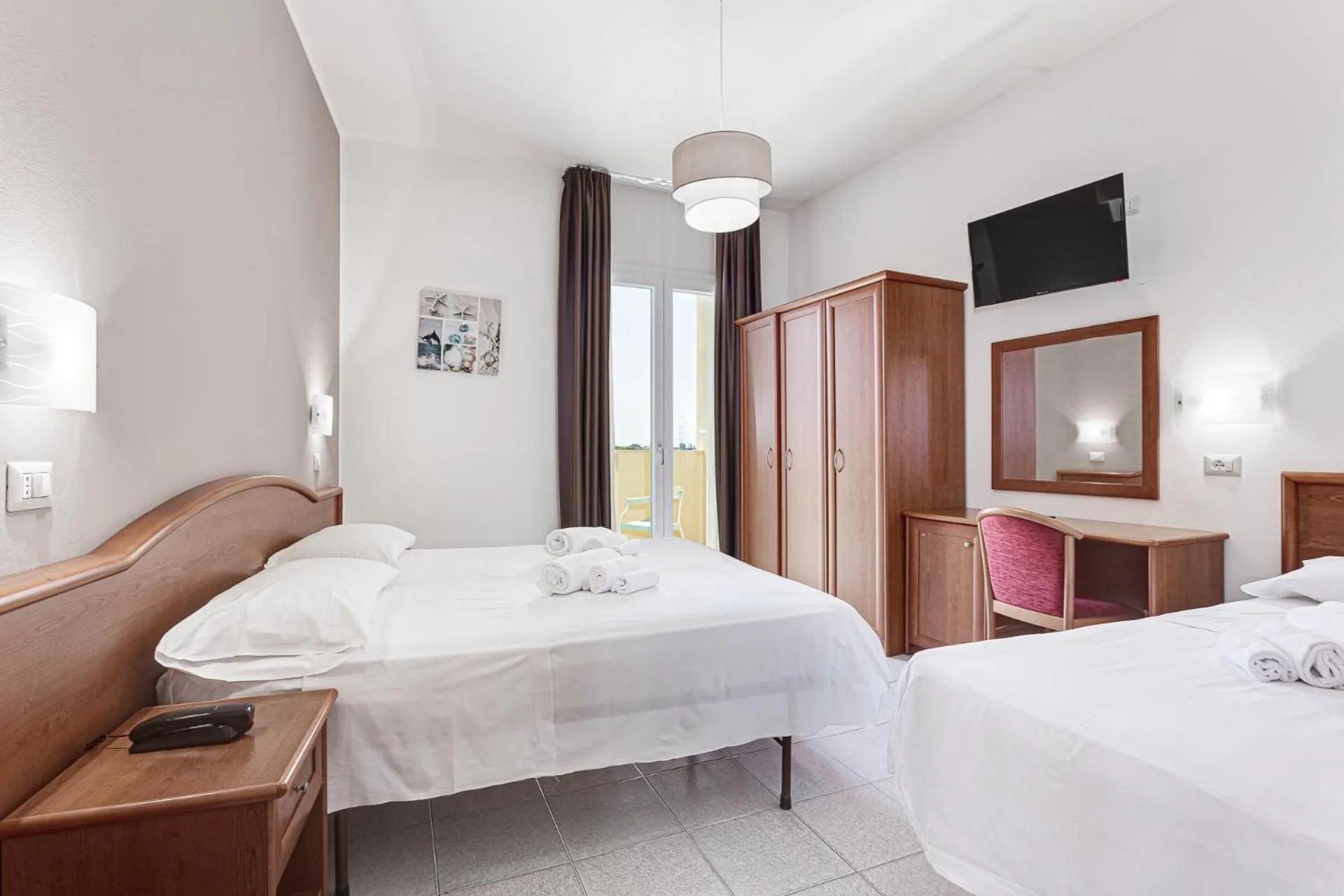 Bedroom, Bed in Hotel Schiller