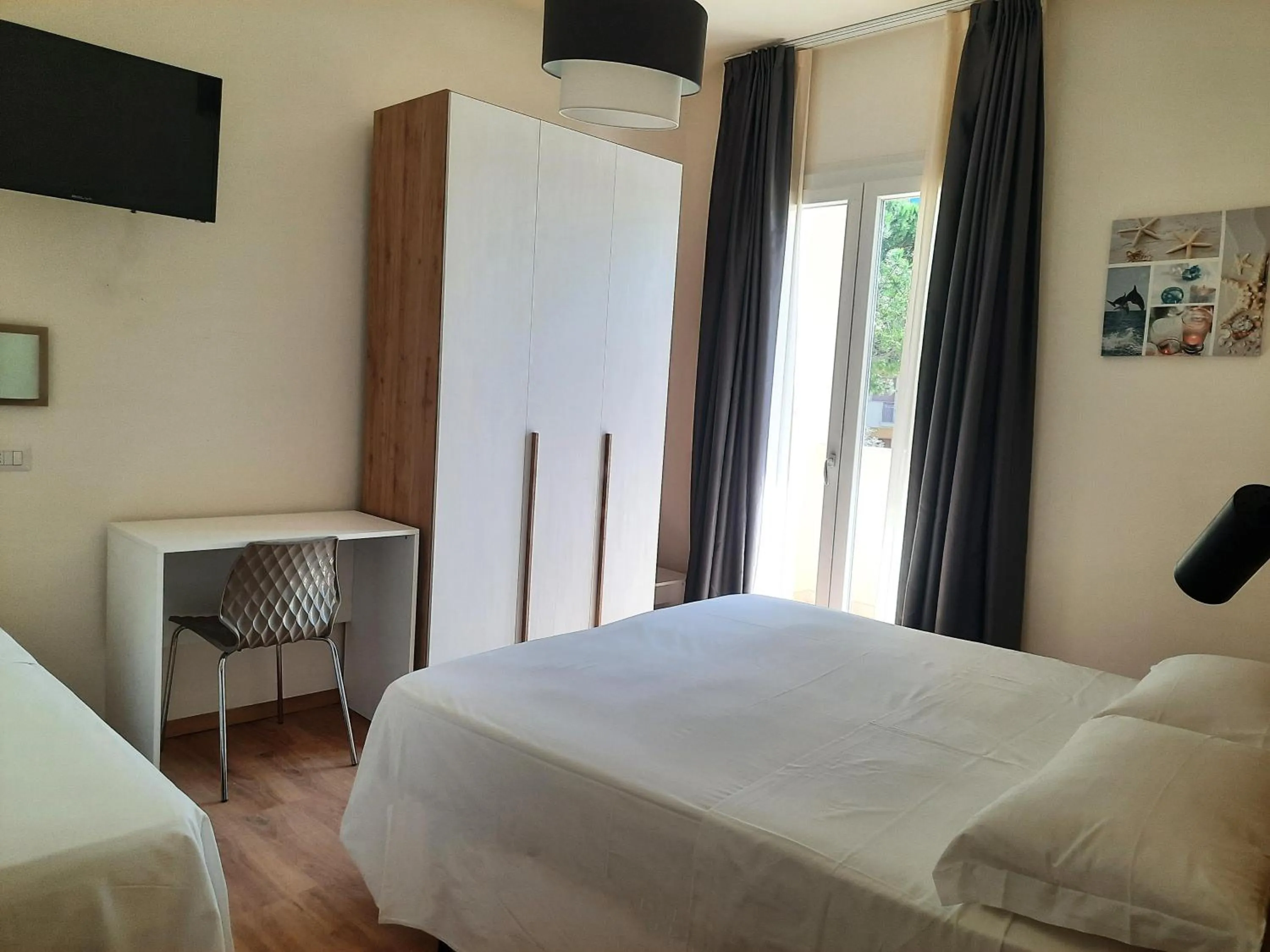 Bedroom, Bed in Hotel Schiller