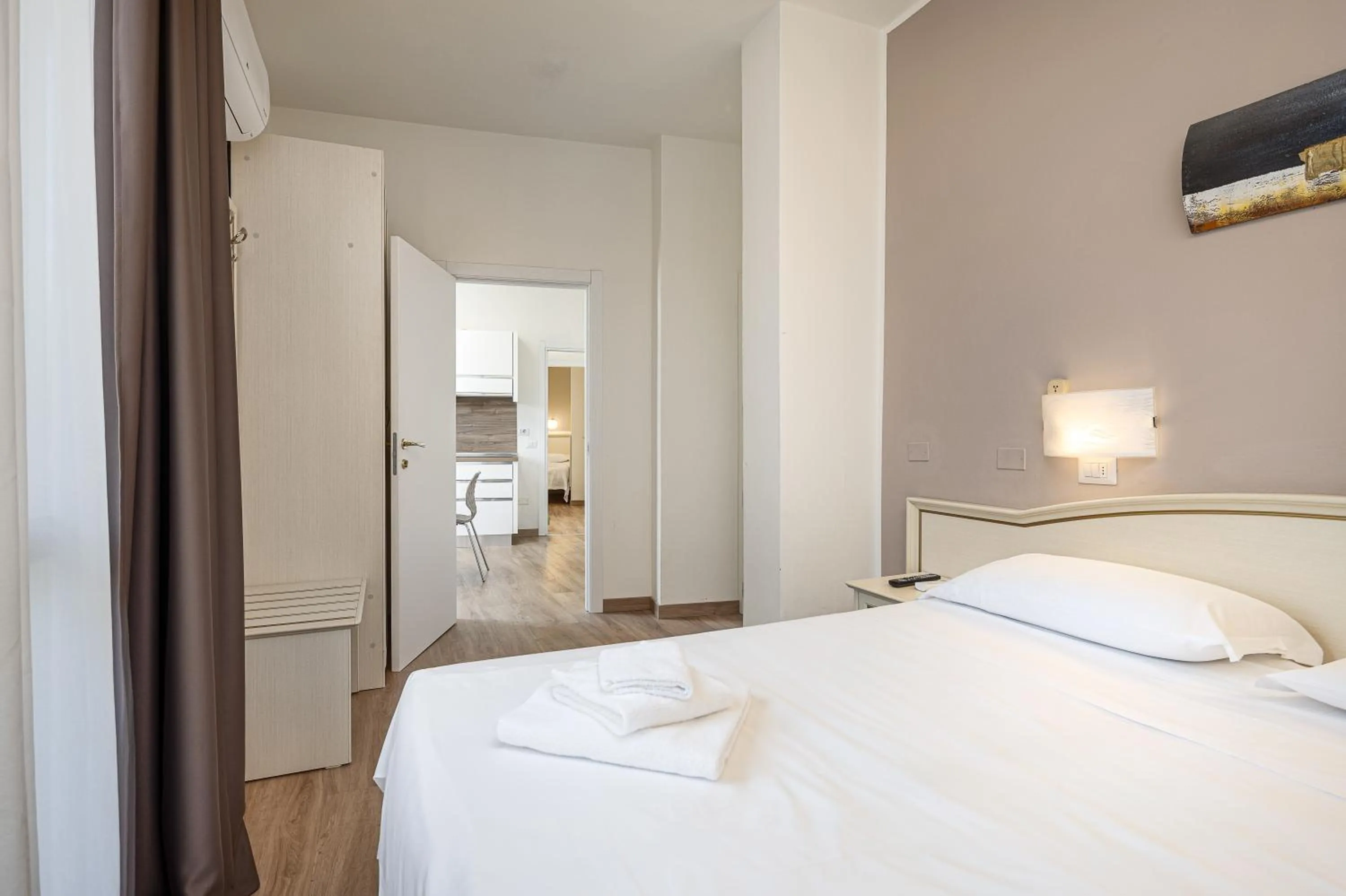 Bedroom, Bed in Hotel Schiller