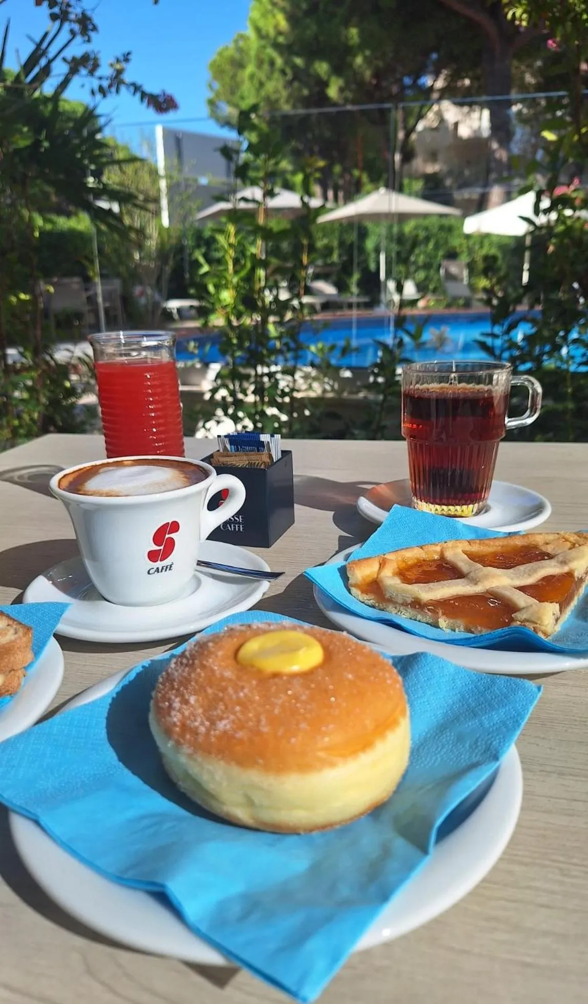 Restaurant/places to eat in Hotel Schiller