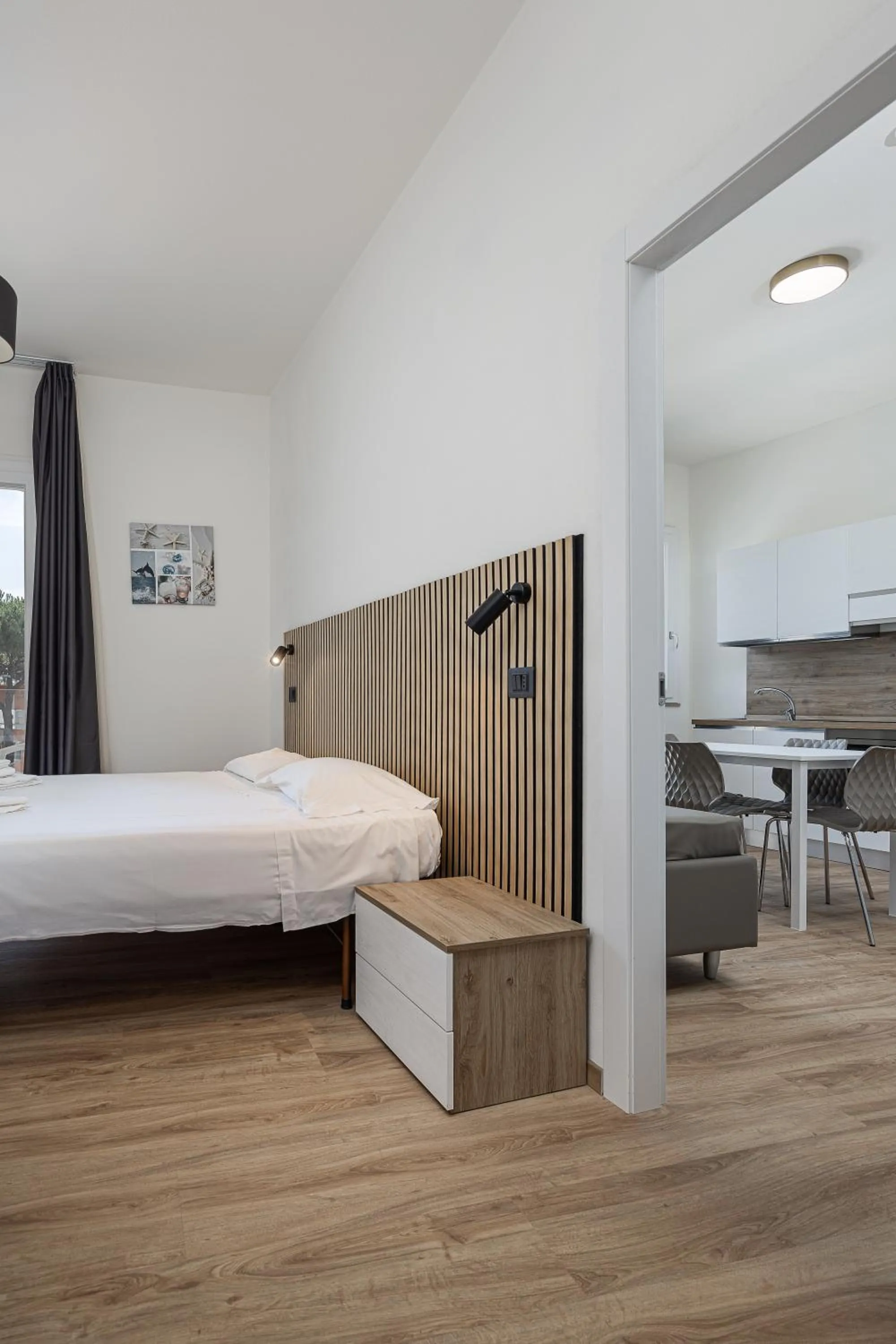 Kitchen or kitchenette, Bed in Hotel Schiller