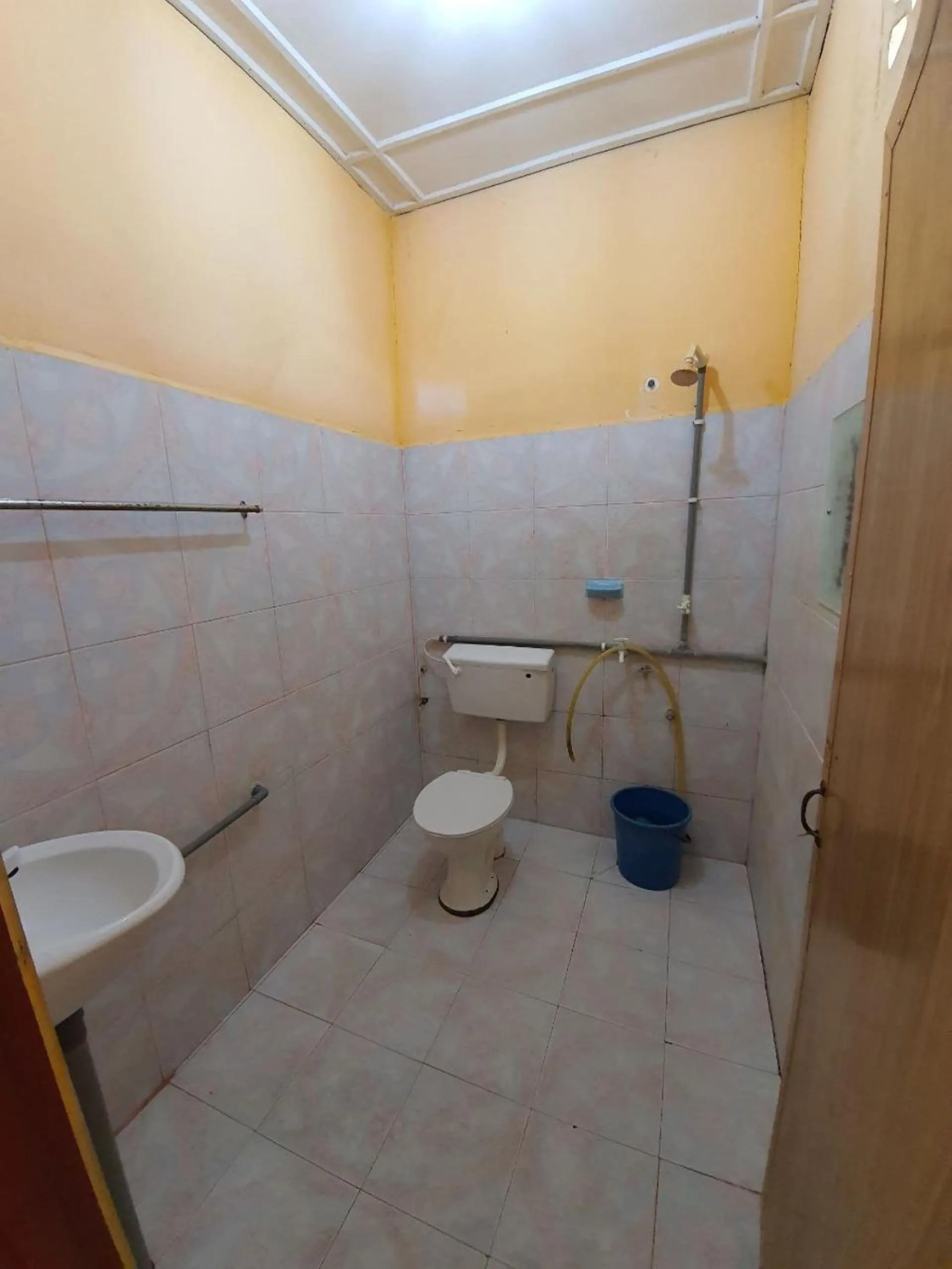 Bathroom in Hotel O Bayu Chalet