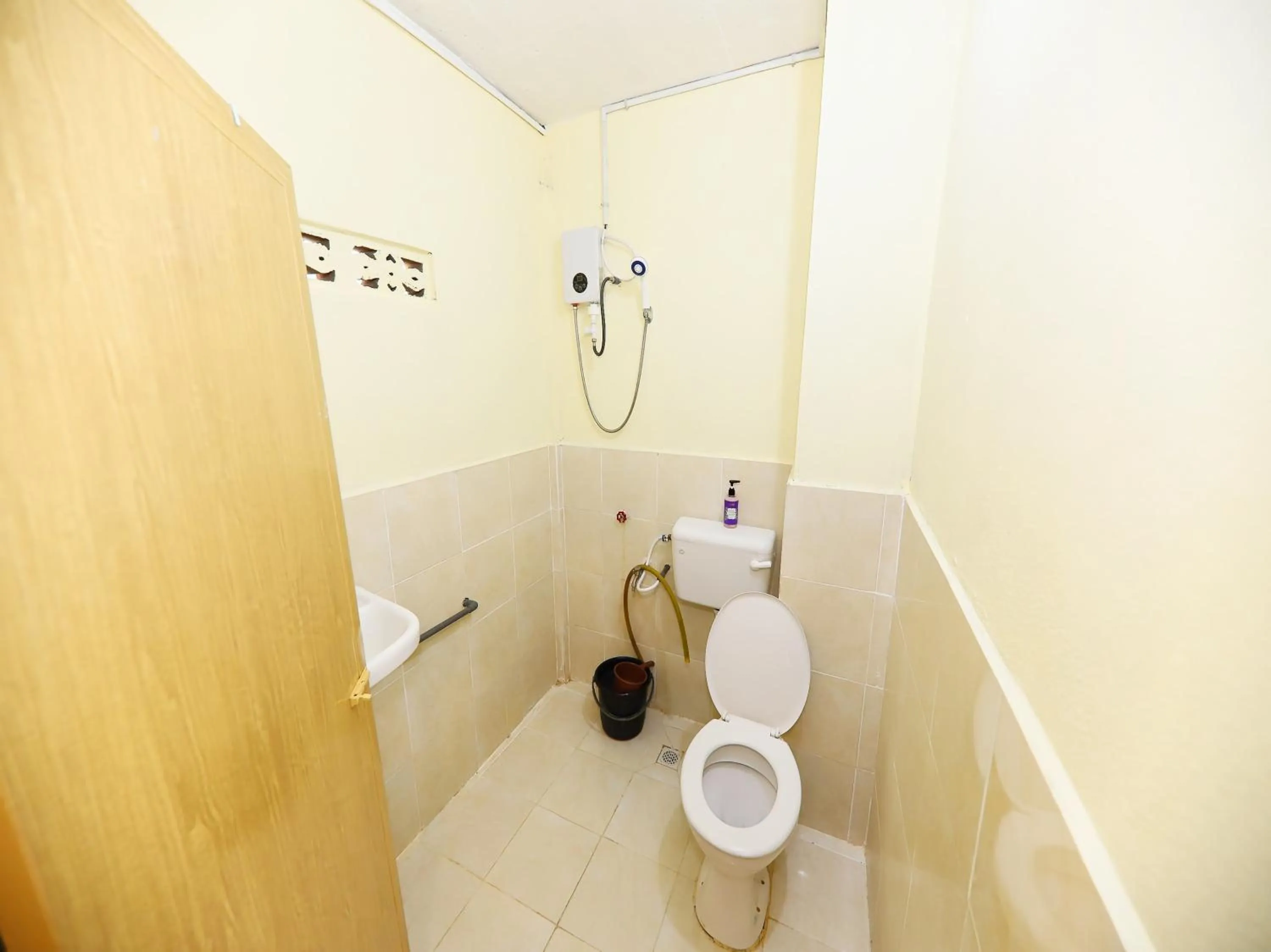 Bathroom in Hotel O Bayu Chalet