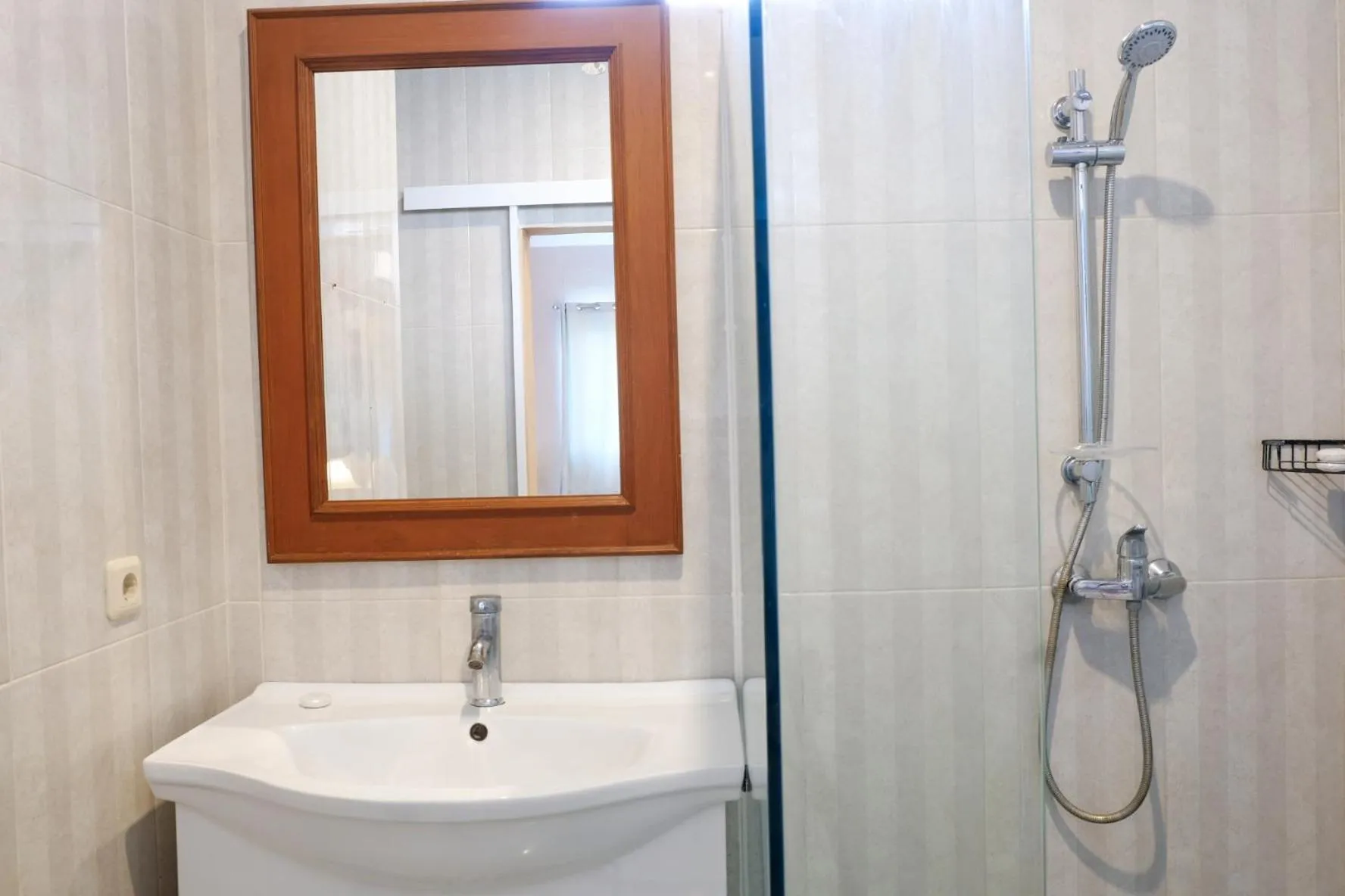 Shower in Su's Cottages Legian