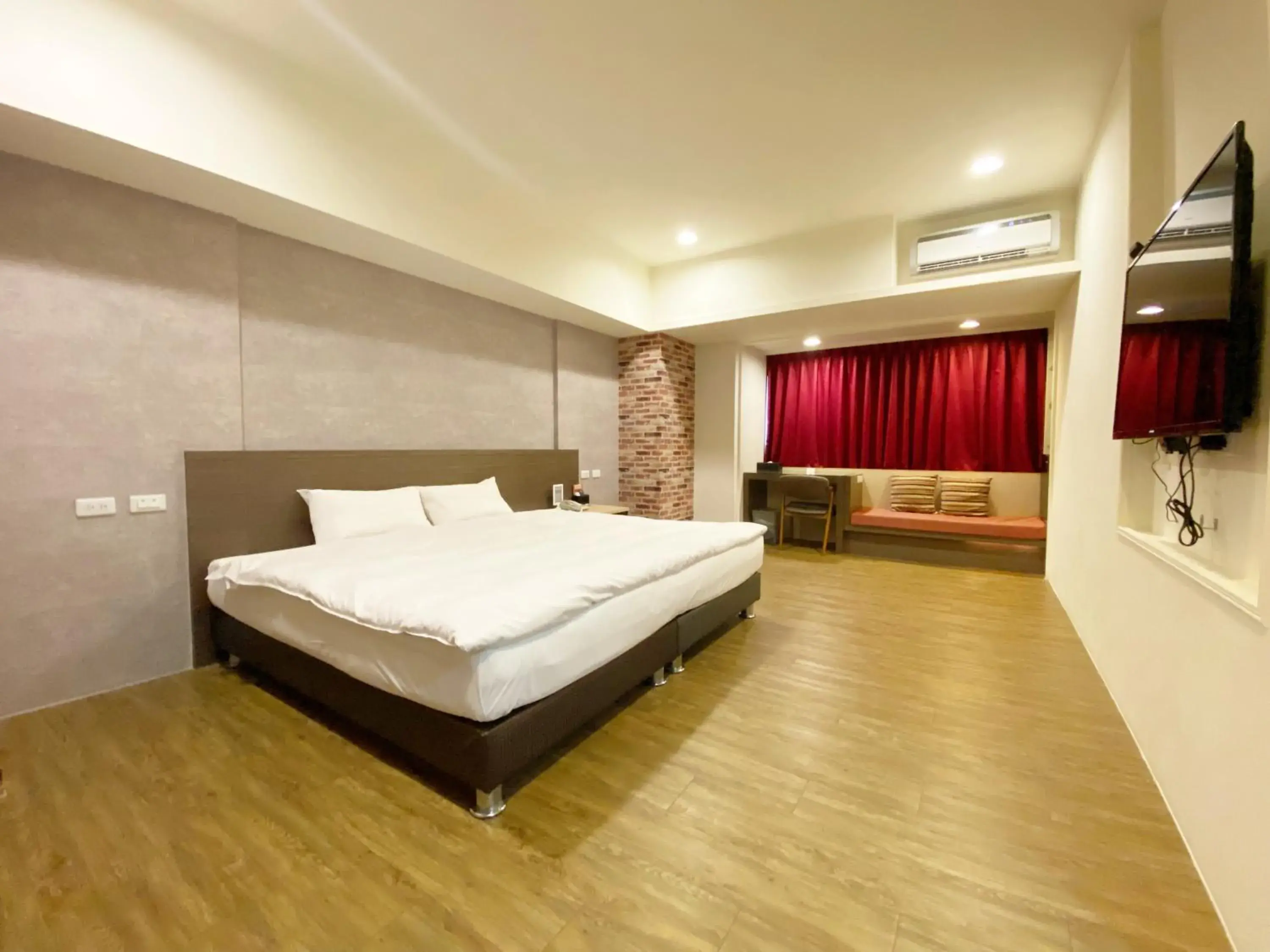 Deluxe Queen Room in Taichung Old F Hotel Deluxe Queen Room in Taichung Old F Hotel