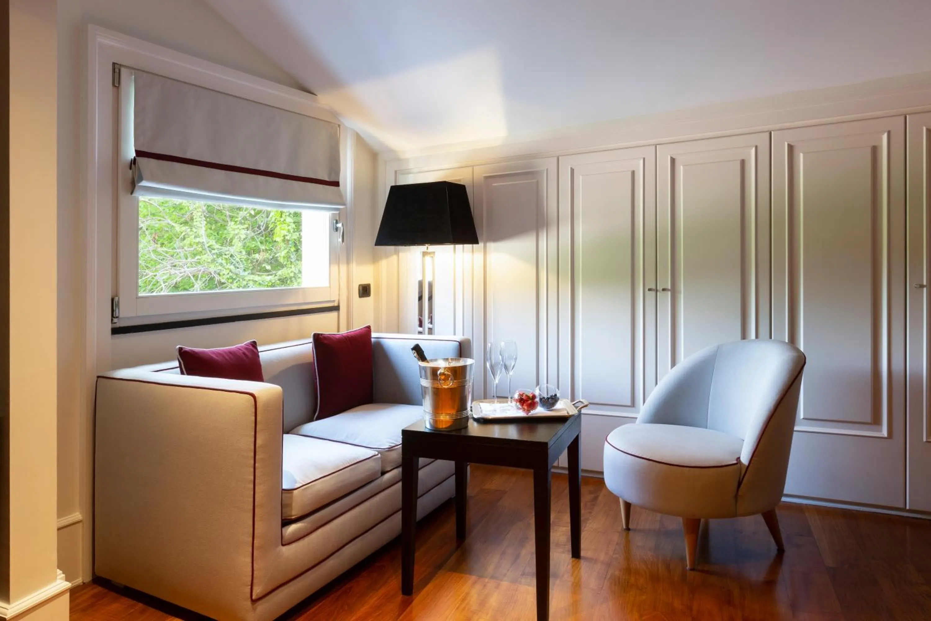 Seating area, Bed in Eight Hotel Portofino