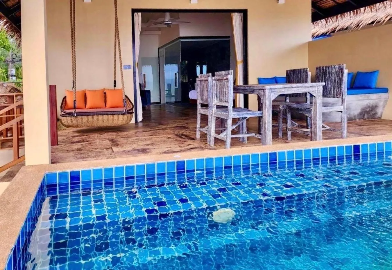 Balcony/Terrace in Absolute Beachfront Villas