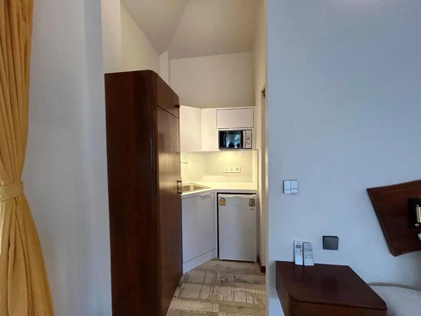 Kitchen or kitchenette in Absolute Beachfront Villas