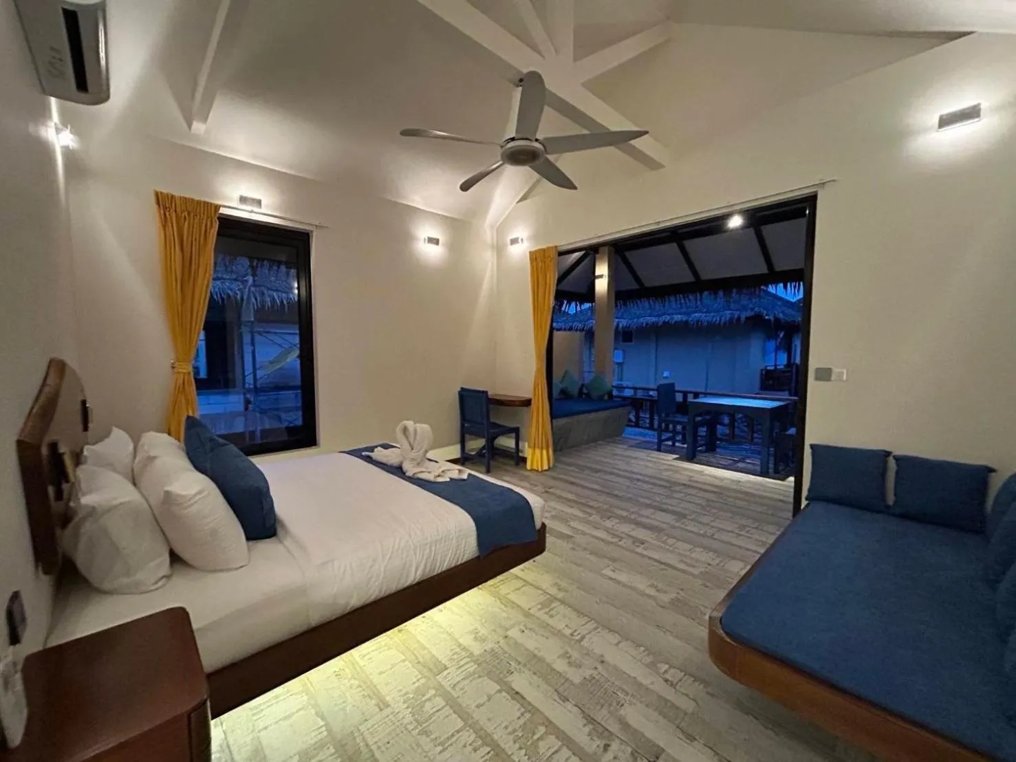 Photo of the whole room, Bed in Absolute Beachfront Villas