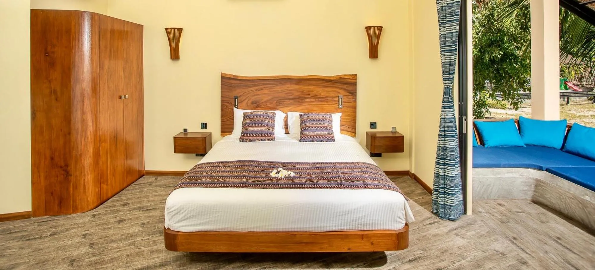 Bedroom, Bed in Absolute Beachfront Villas