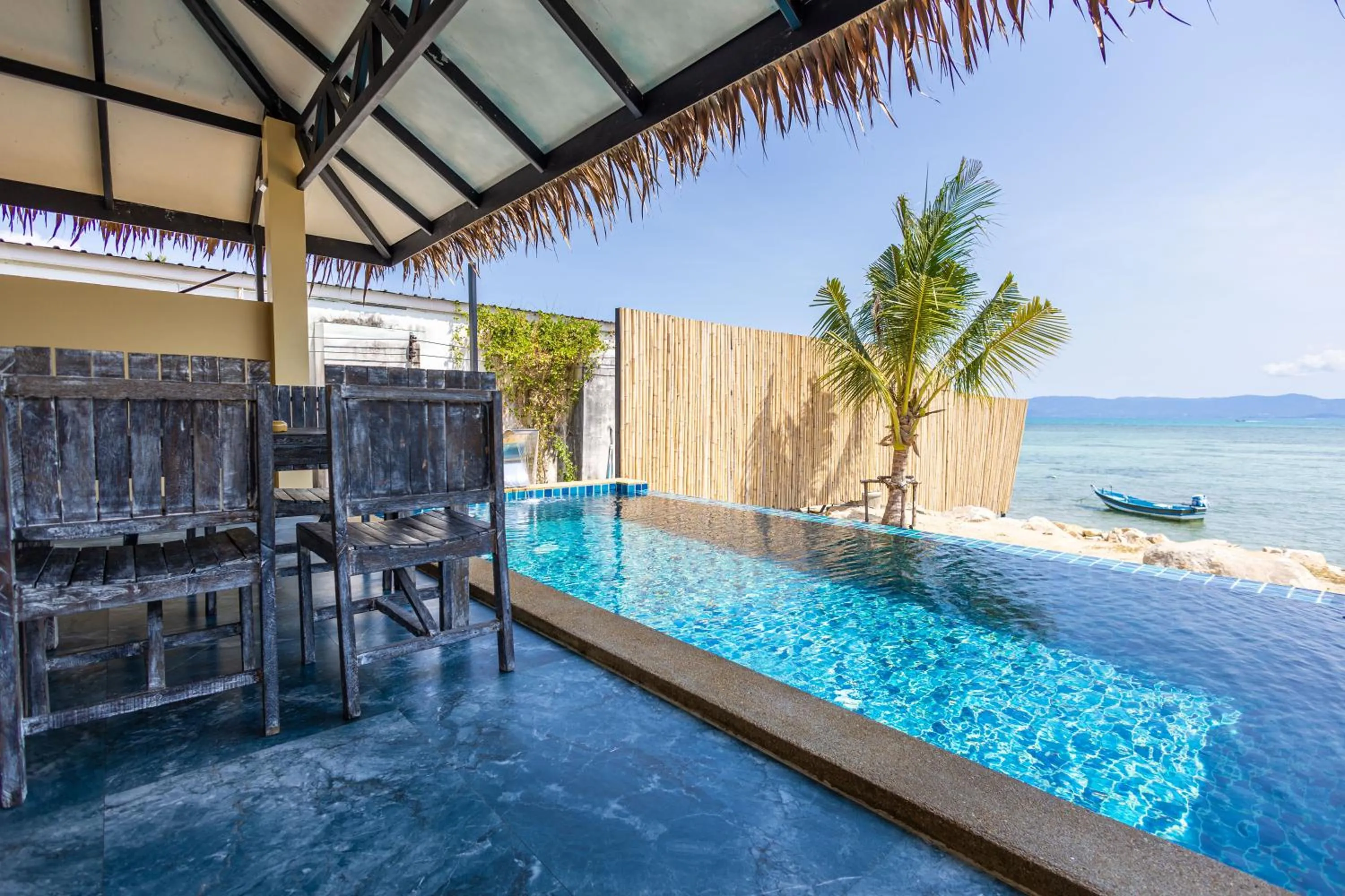 Balcony/Terrace in Absolute Beachfront Villas