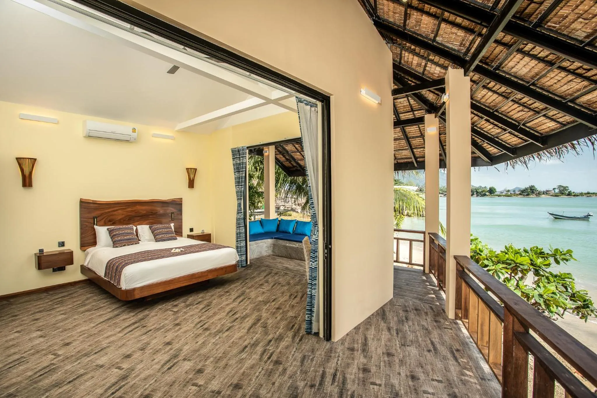 Sea view, Bed in Absolute Beachfront Villas