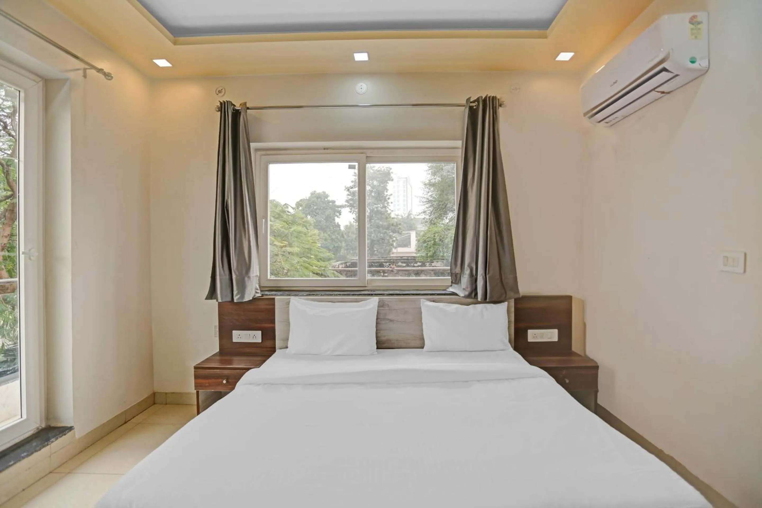 Bedroom, Bed in Hotel O by OYO Expo View Near PVR Ansal Plaza Greater Noida