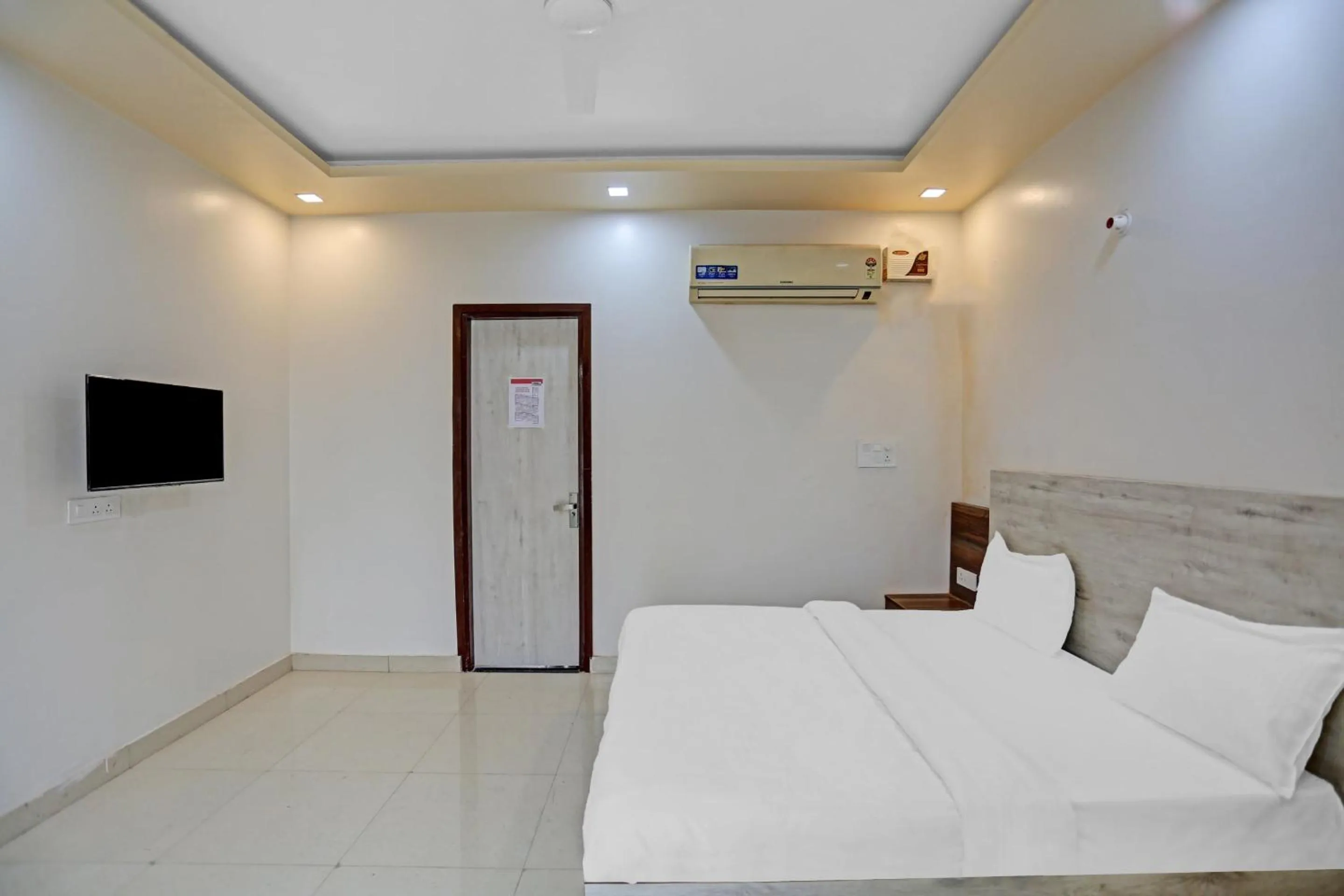Bedroom, Bed in Hotel O by OYO Expo View Near PVR Ansal Plaza Greater Noida