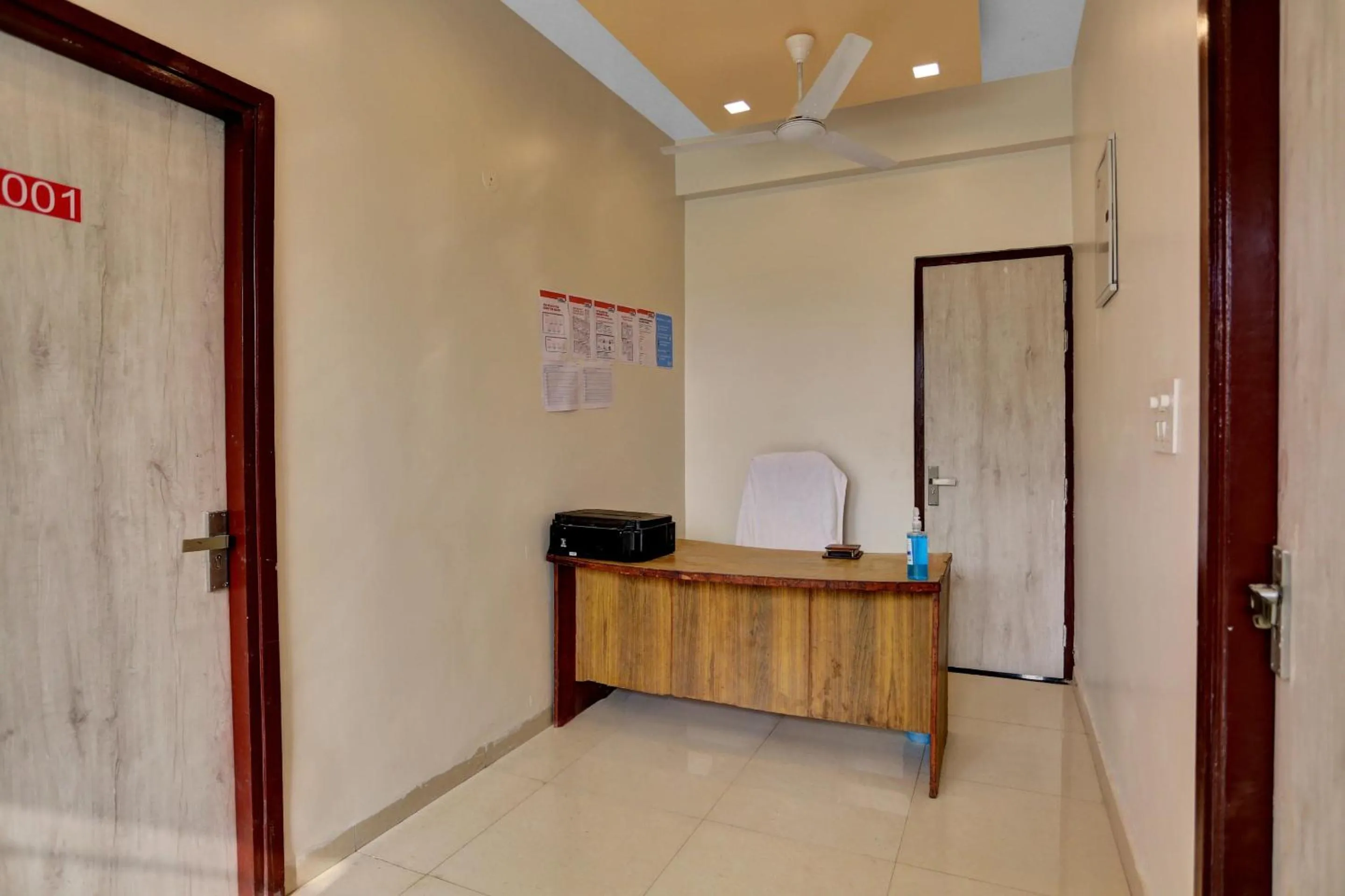 Lobby or reception in Hotel O by OYO Expo View Near PVR Ansal Plaza Greater Noida