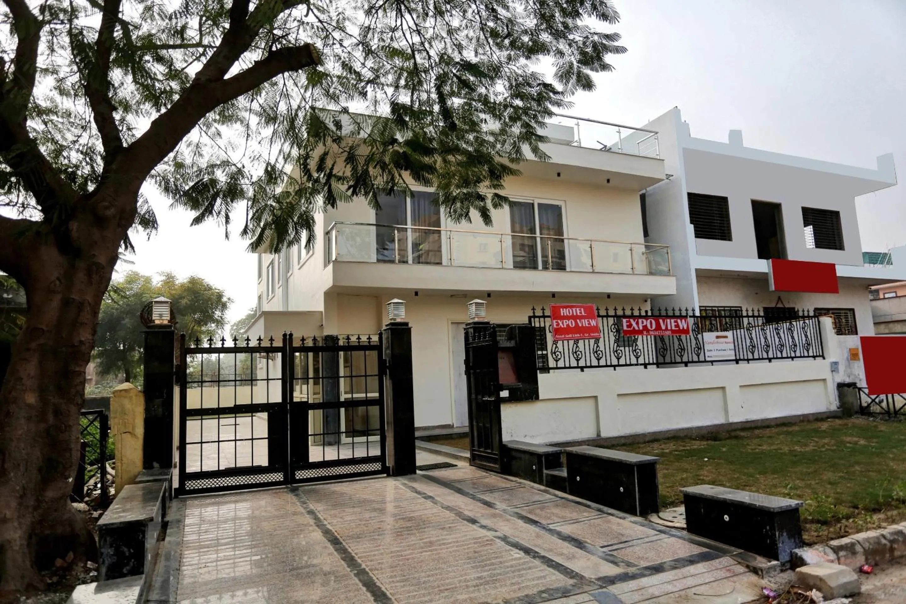 Facade/entrance in Hotel O by OYO Expo View Near PVR Ansal Plaza Greater Noida