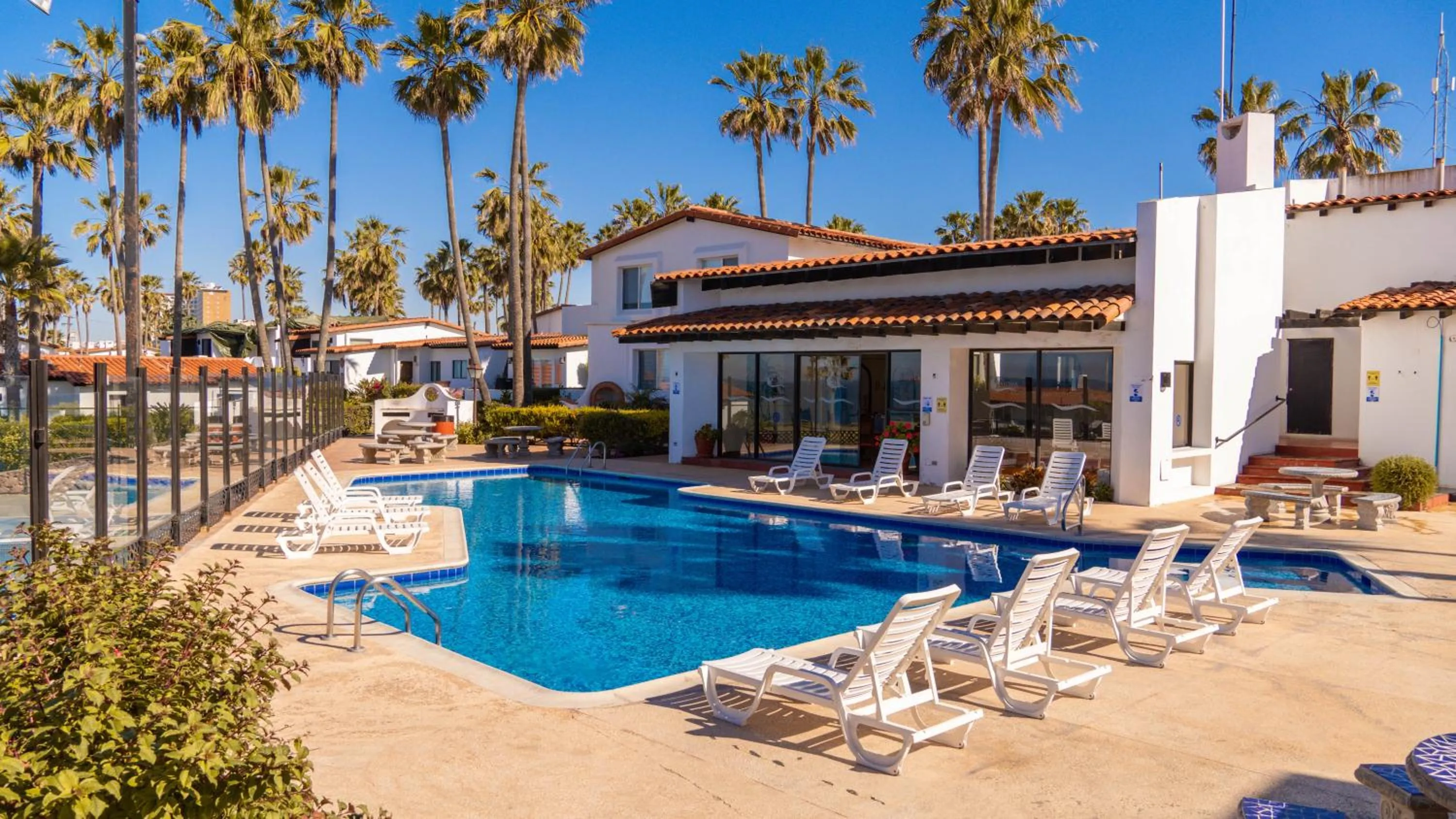 Great Beach Swiming Pools Tennis Courts Condo in La Paloma Rosarito Beach