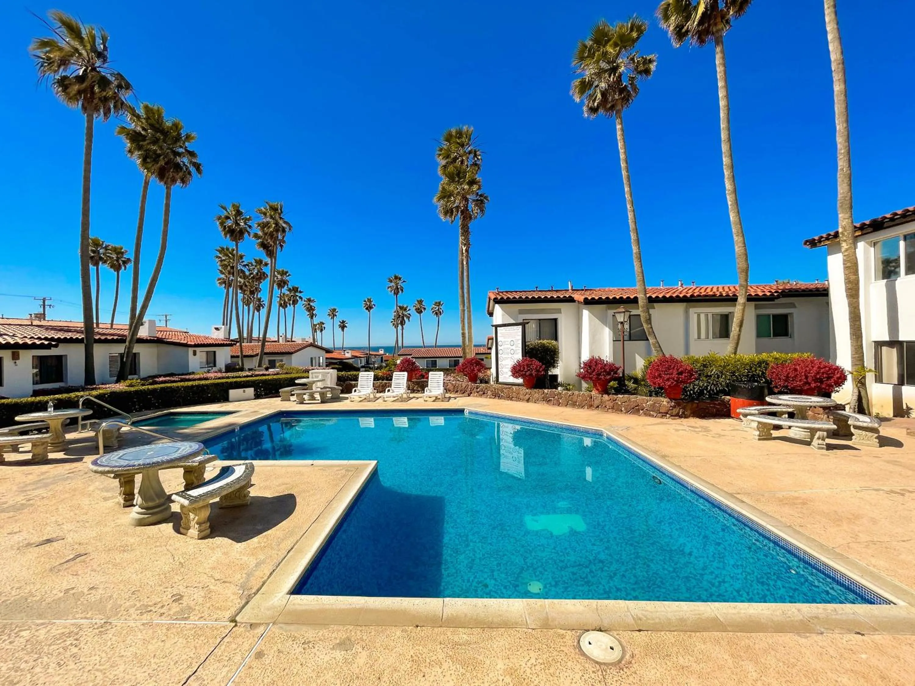 Great Beach Swiming Pools Tennis Courts Condo in La Paloma Rosarito Beach