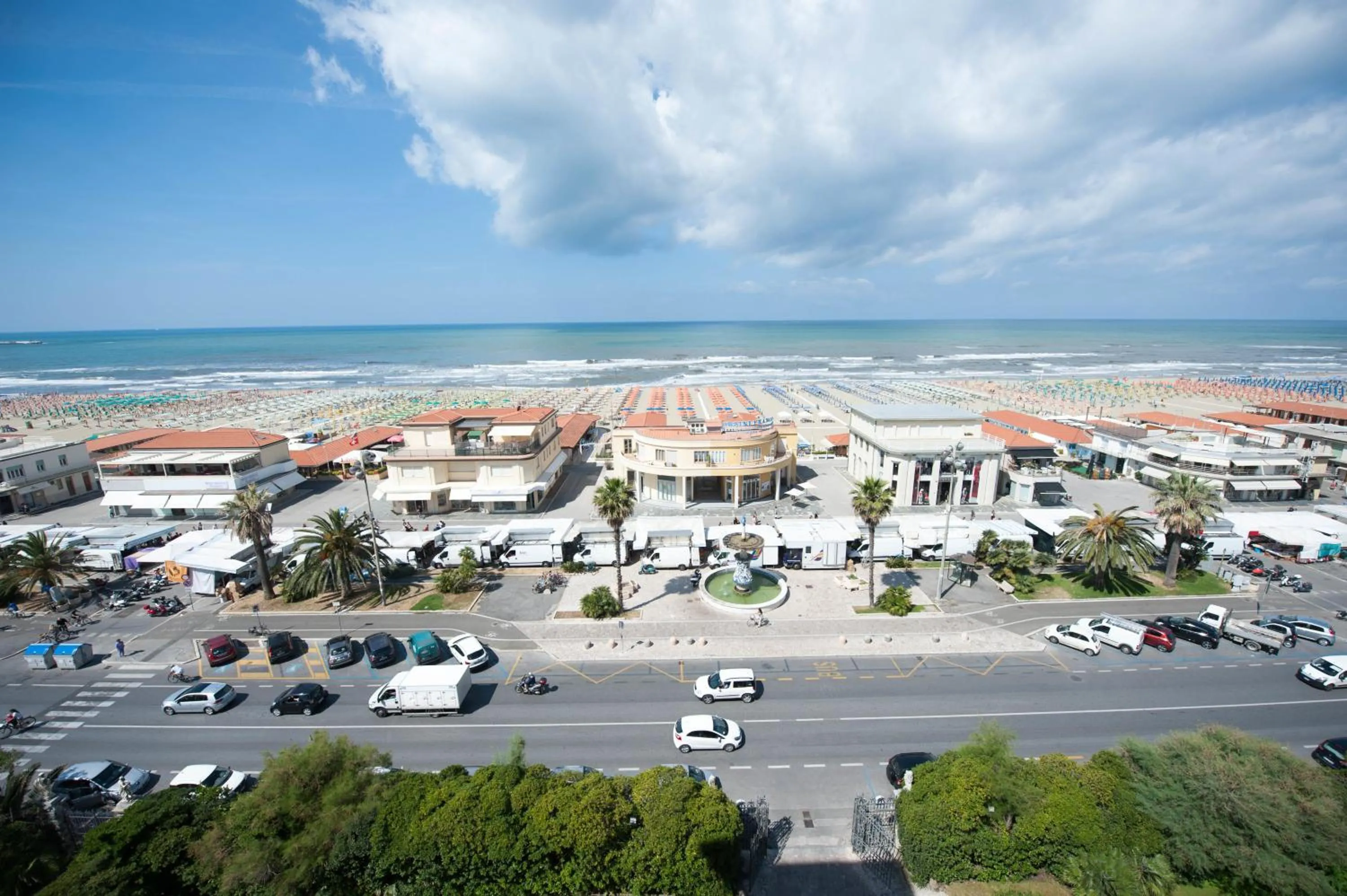 Restaurant/places to eat in Grand Hotel Royal