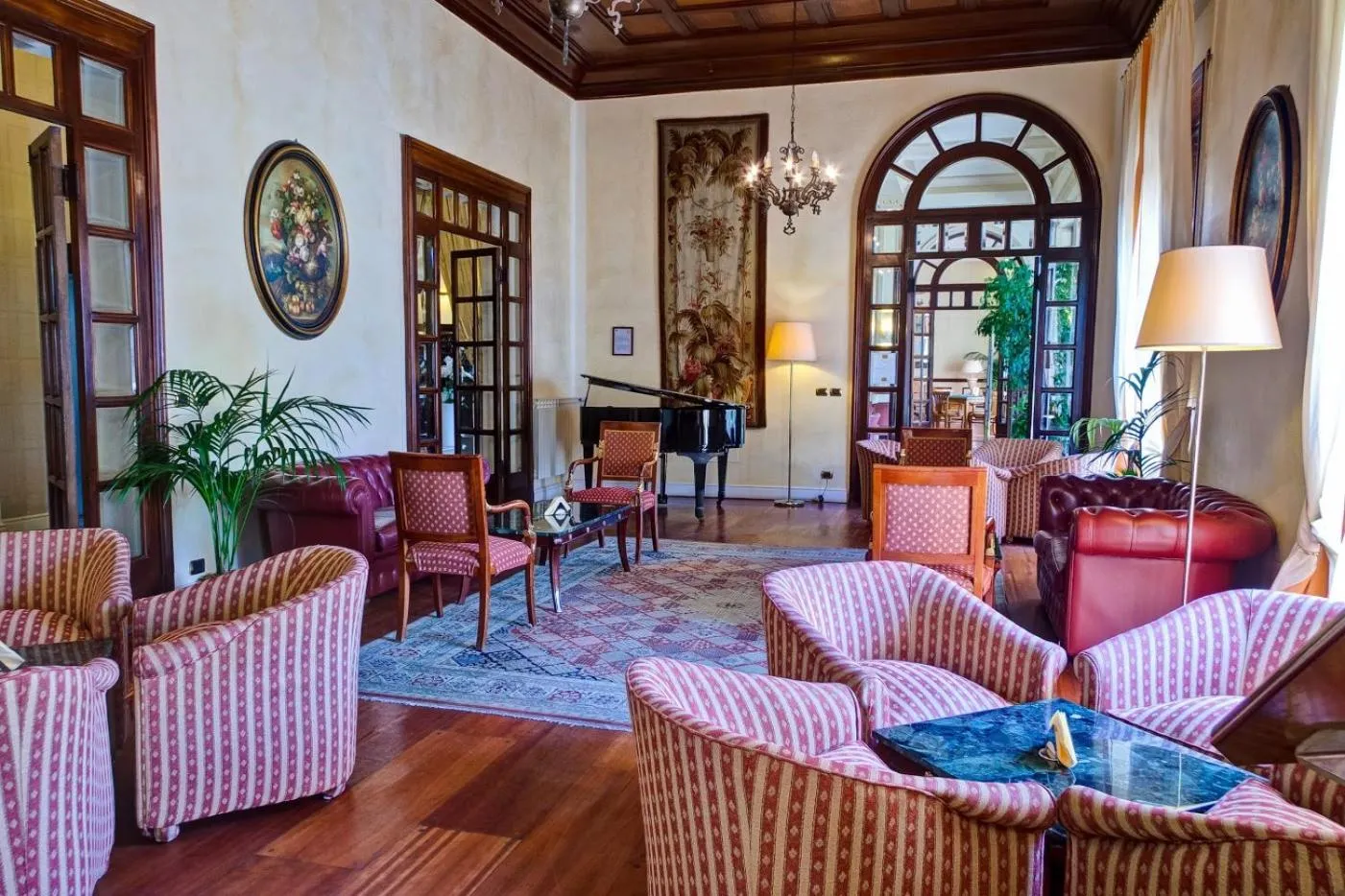 Lounge or bar in Grand Hotel Royal