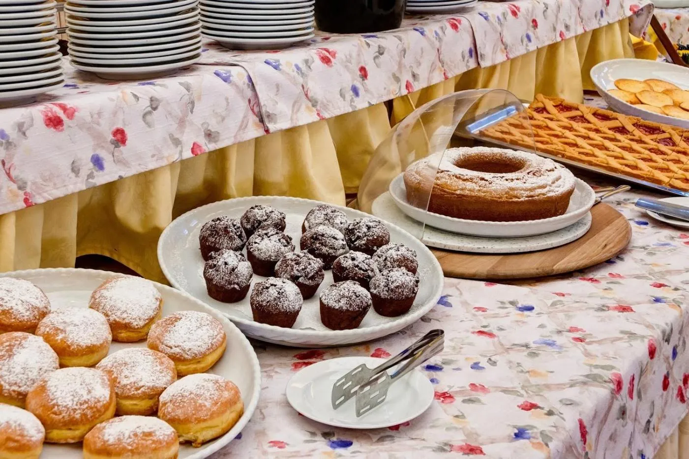 Buffet breakfast in Grand Hotel Royal