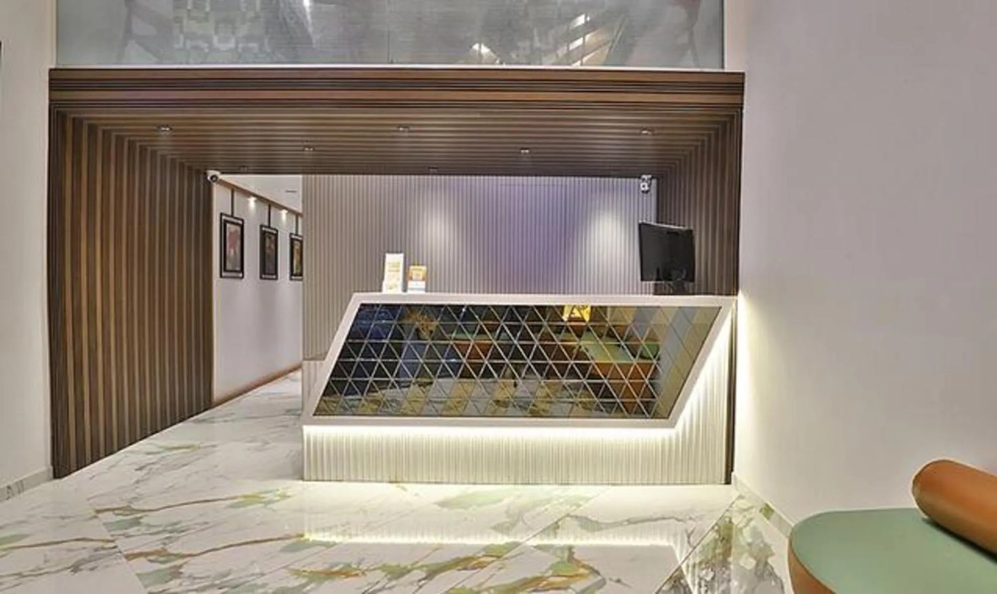 Lobby or reception, Bed in FabHotel Prime Legend