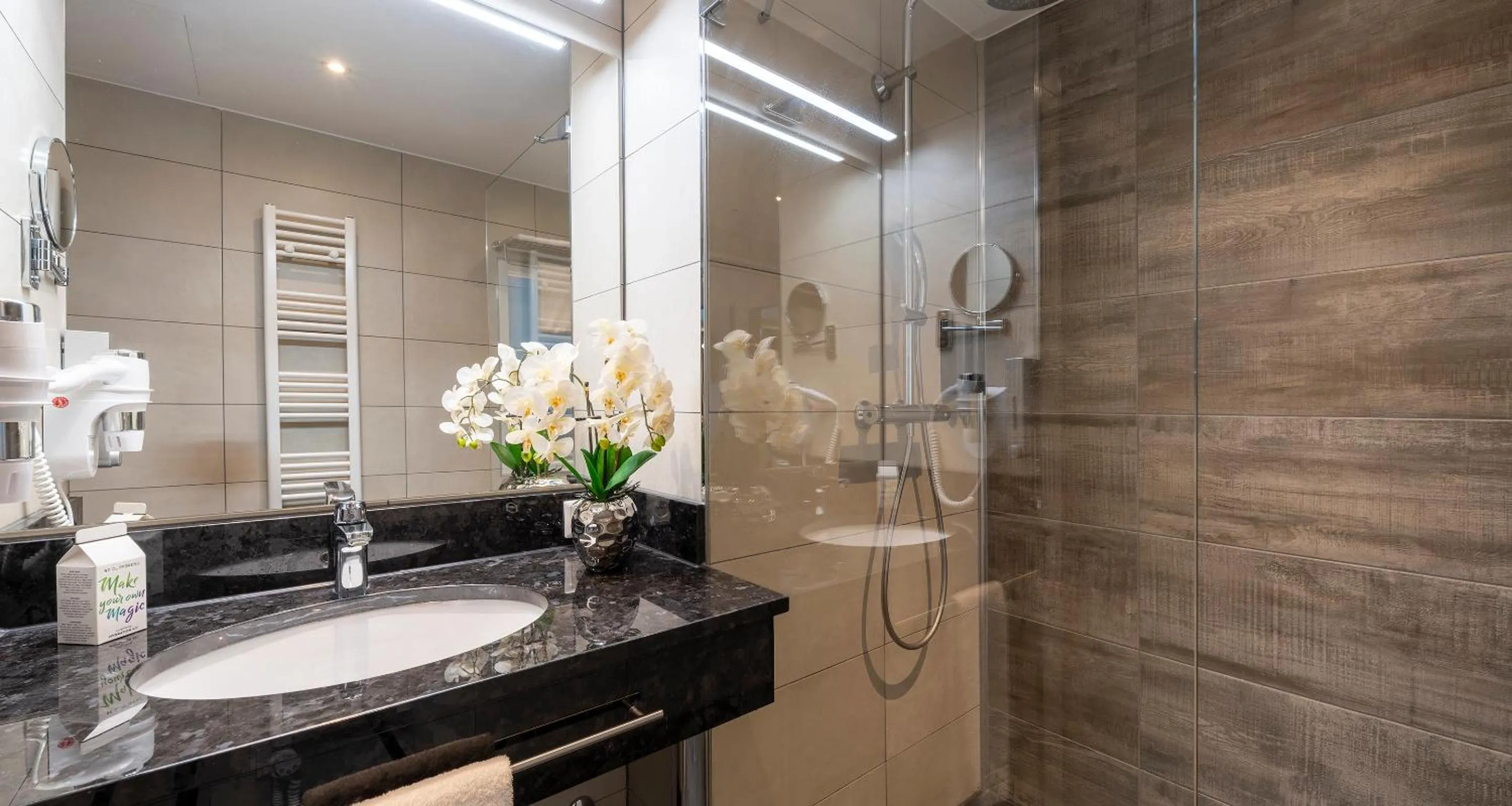 Shower in PLAZA Premium Heidelberg