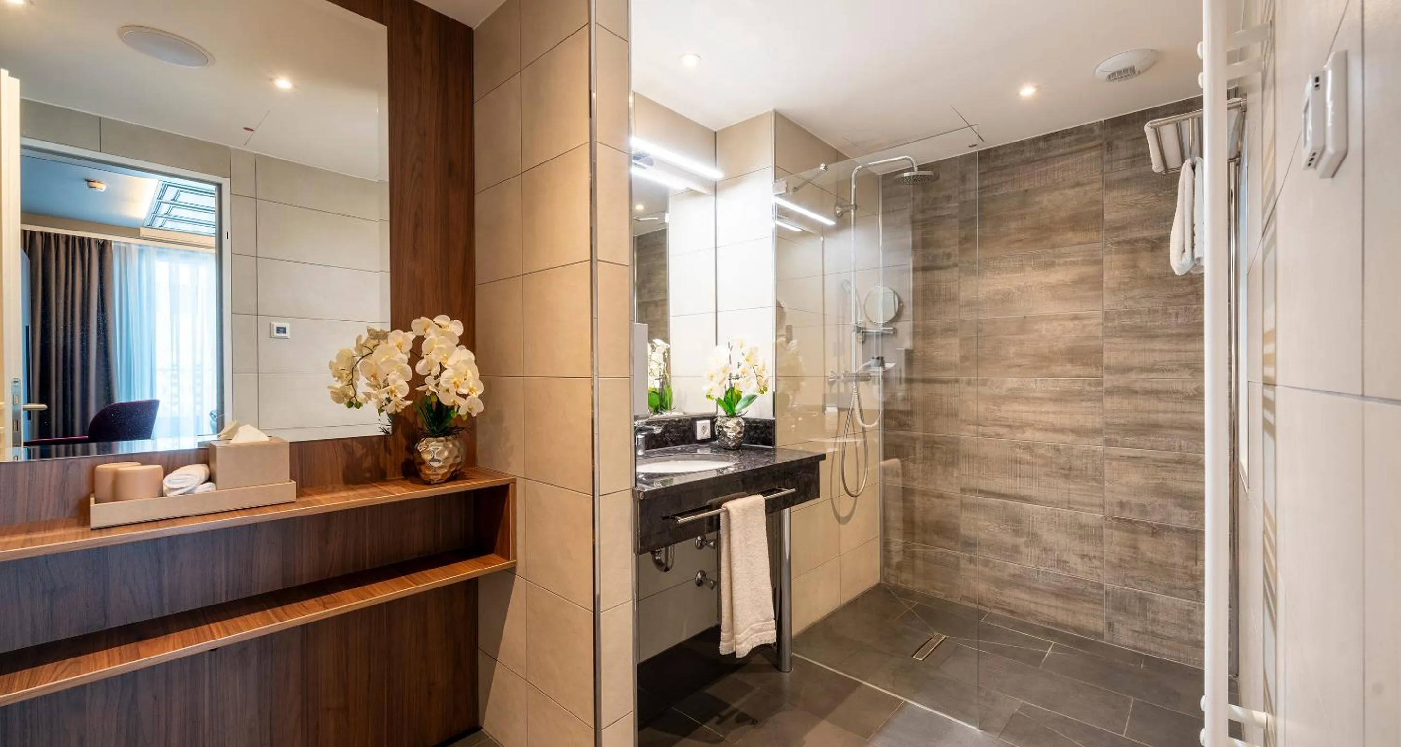 Shower in PLAZA Premium Heidelberg