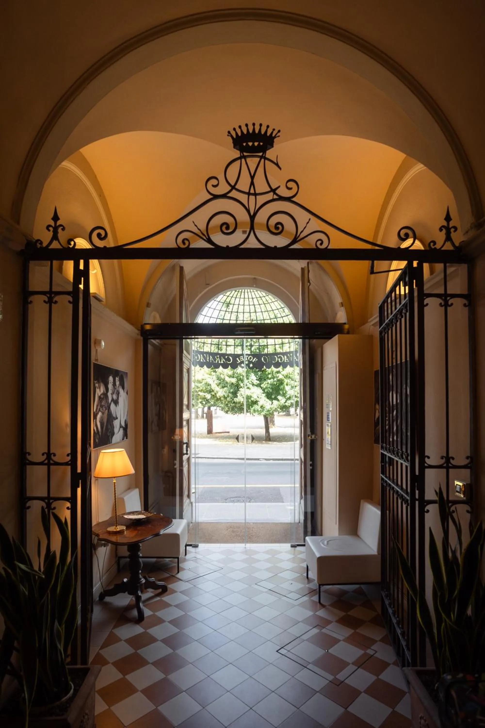 Facade/entrance in Hotel Caravaggio