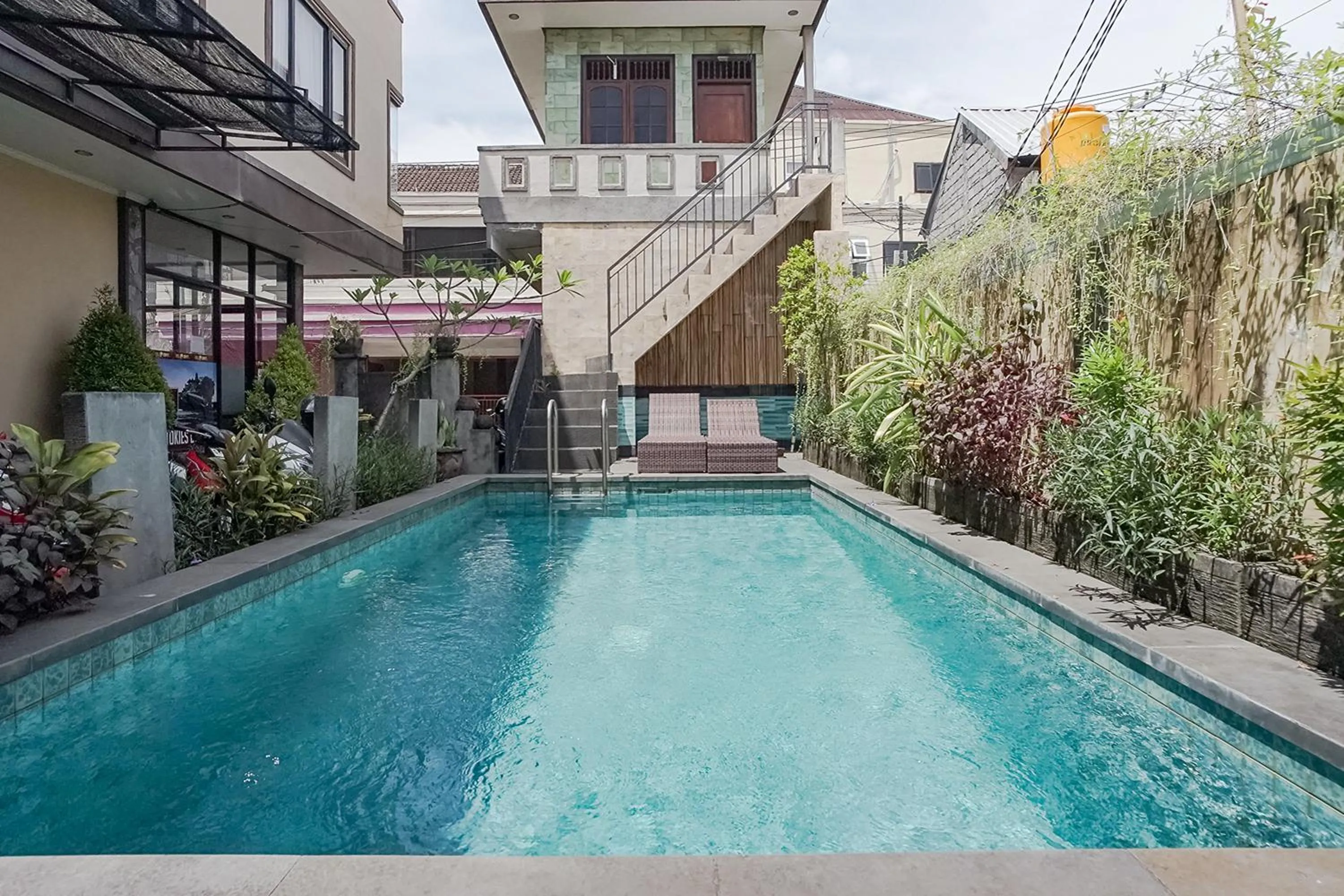 Swimming pool in Taxa Uma Guest House
