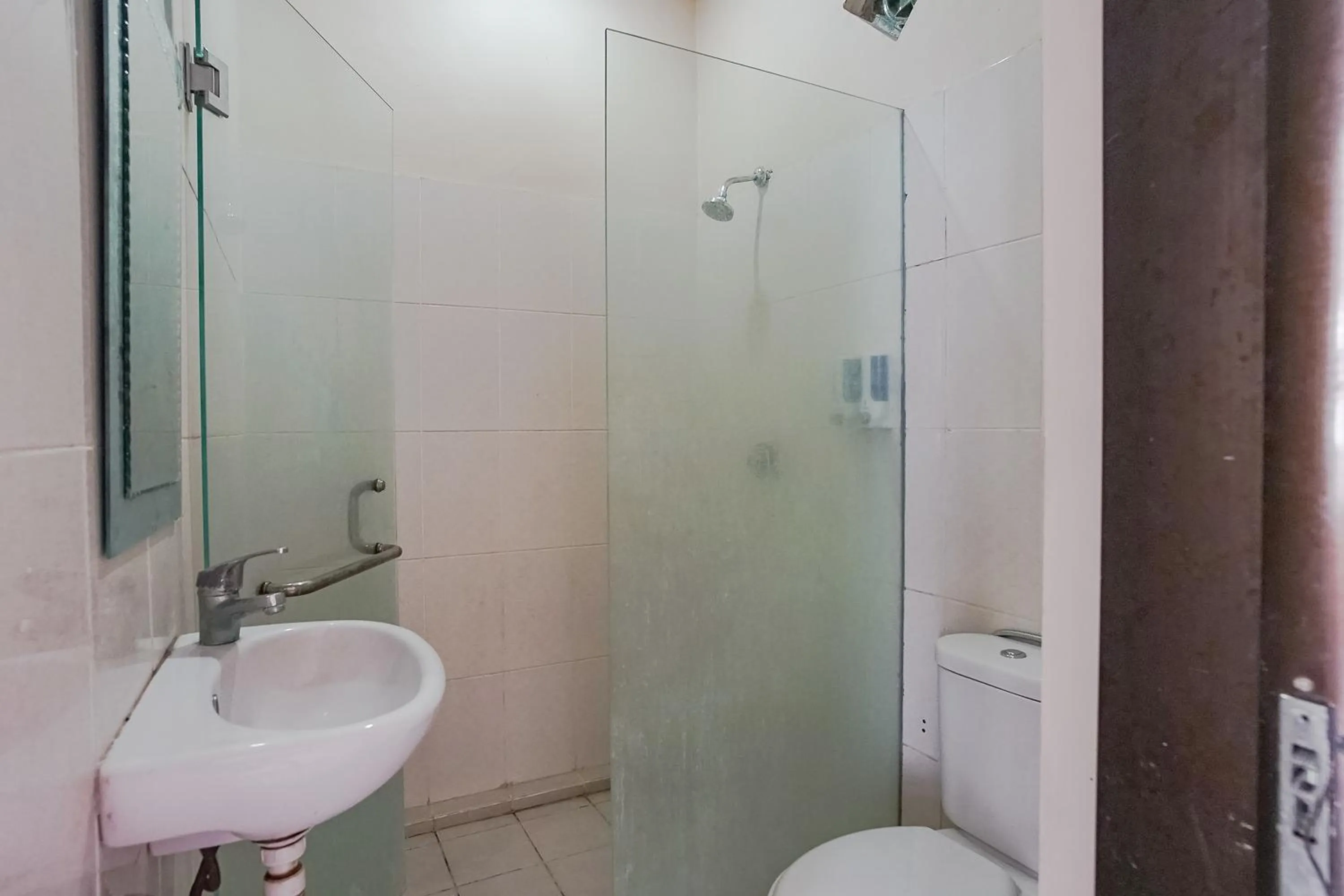 Bathroom in Taxa Uma Guest House