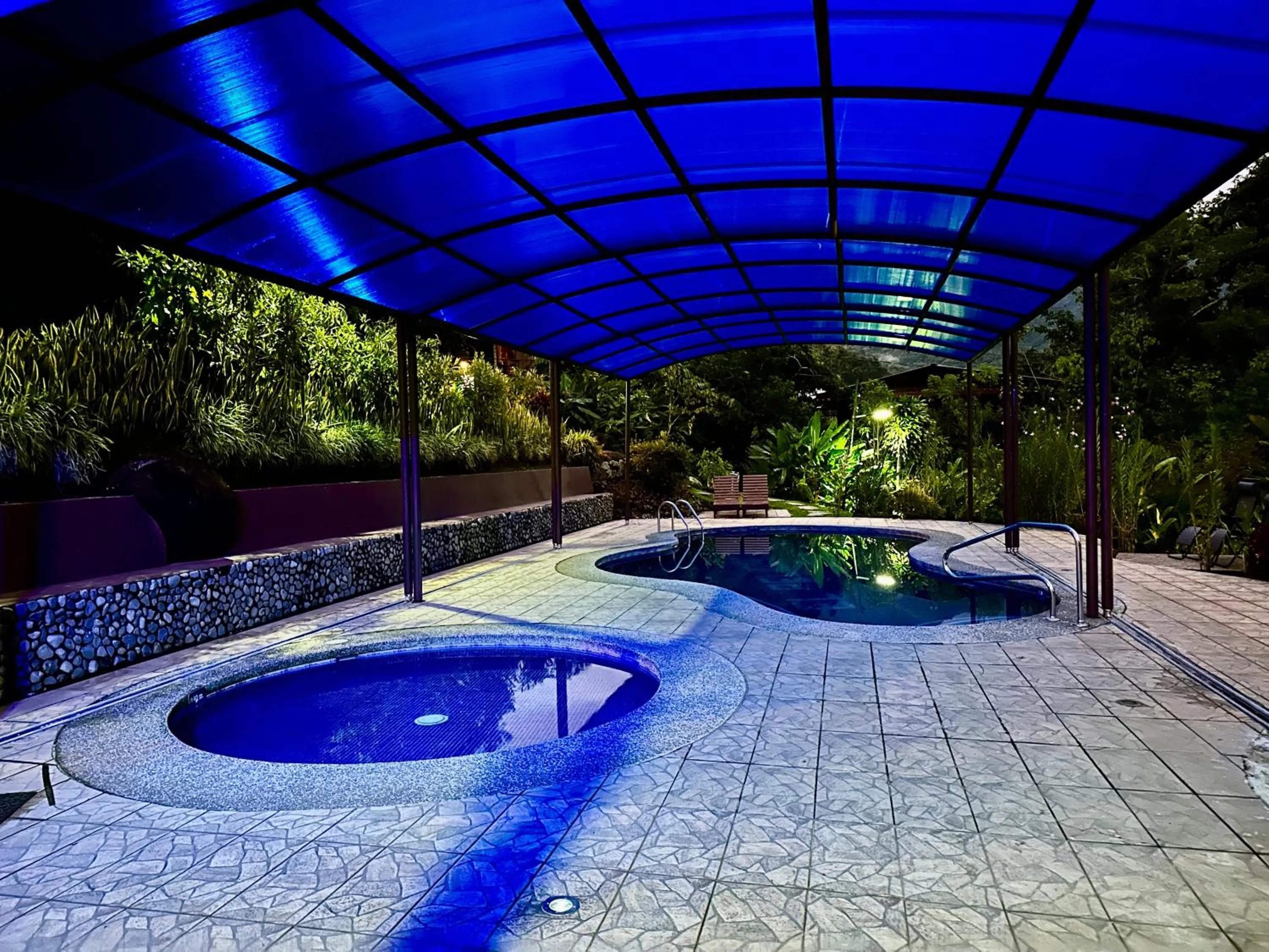 Swimming pool in Hotel de Montaña El Pelicano