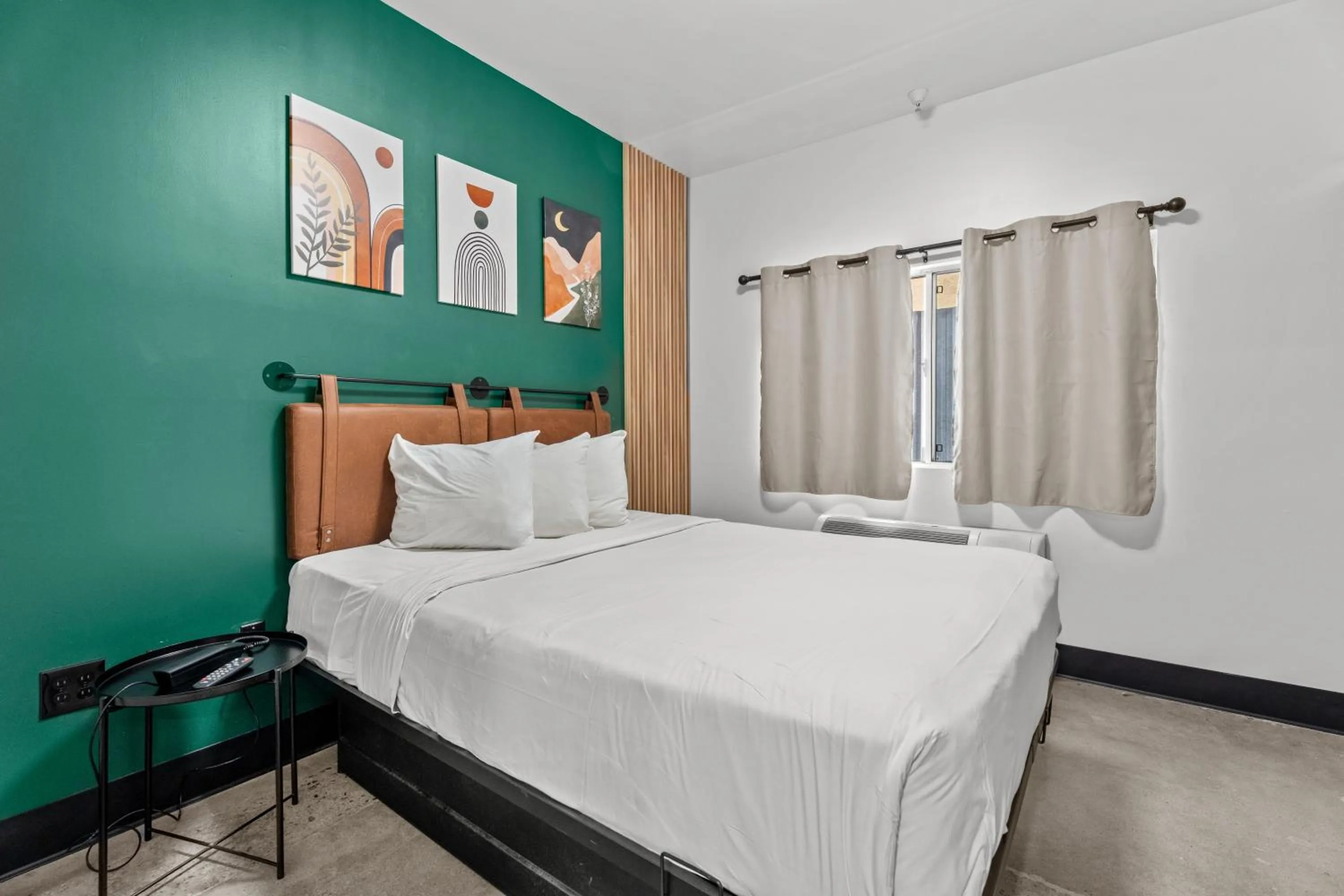 Bed in Hollywood Le Bon Hotel