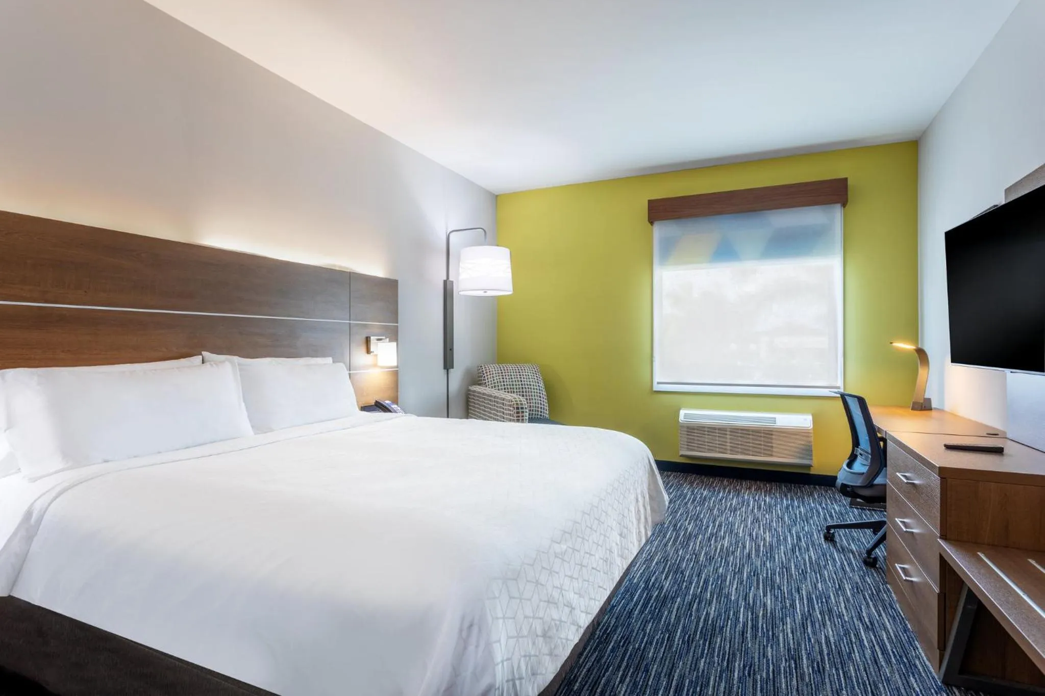Photo of the whole room, Bed in Holiday Inn Express & Suites - Miramar by IHG