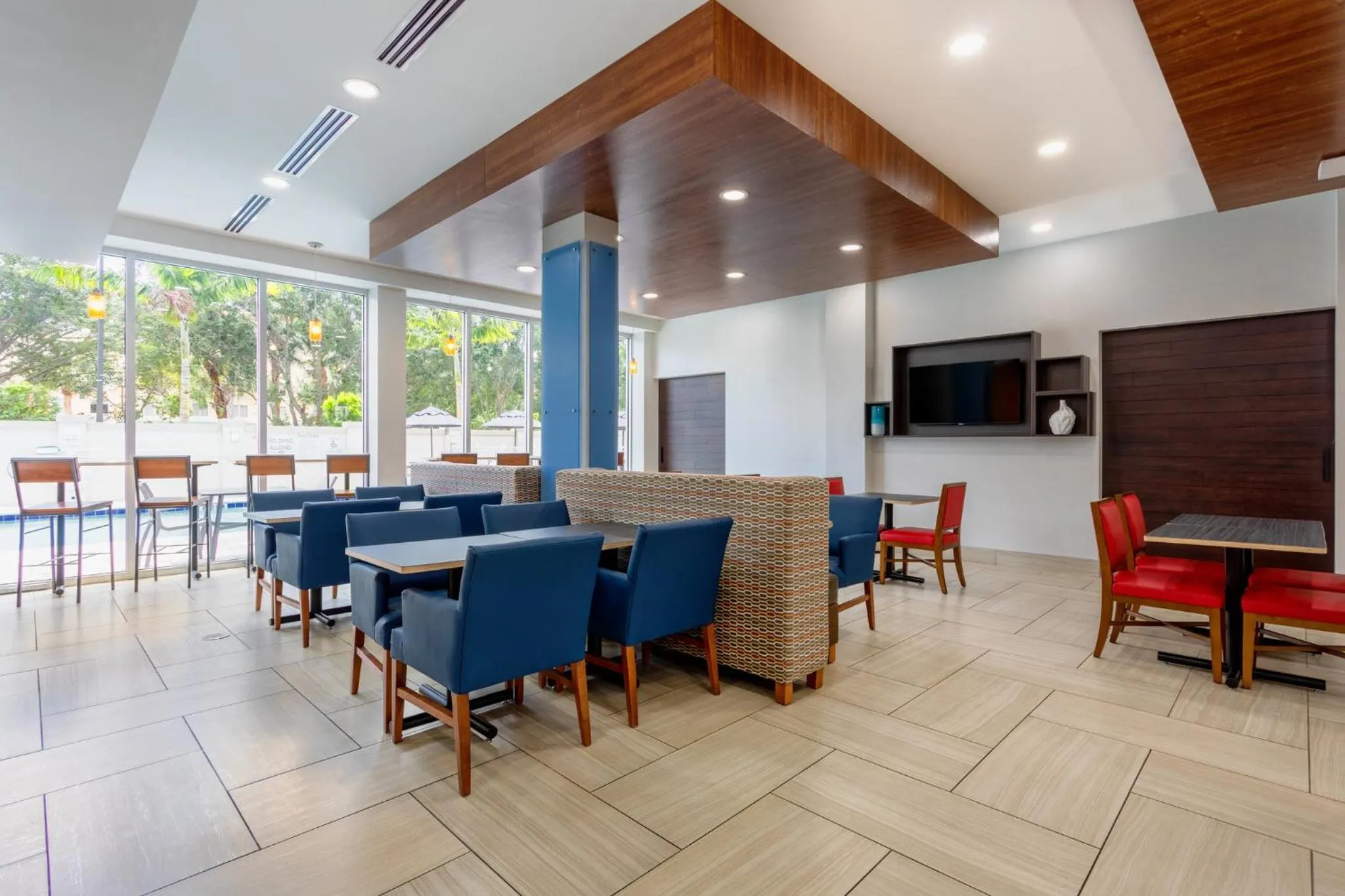 Breakfast in Holiday Inn Express & Suites - Miramar by IHG