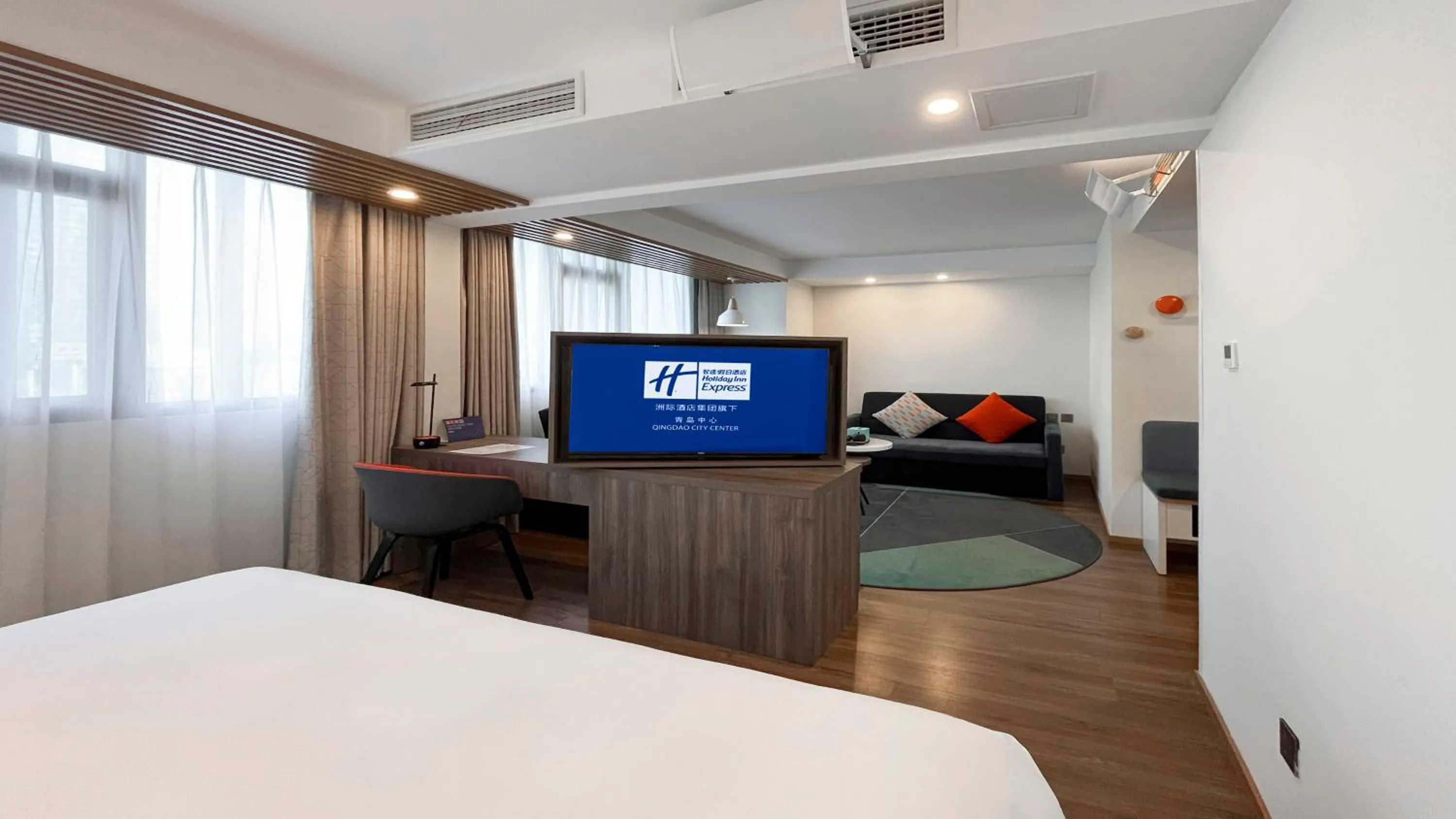 Bedroom, Bed in Holiday Inn Express Qingdao City Center by IHG