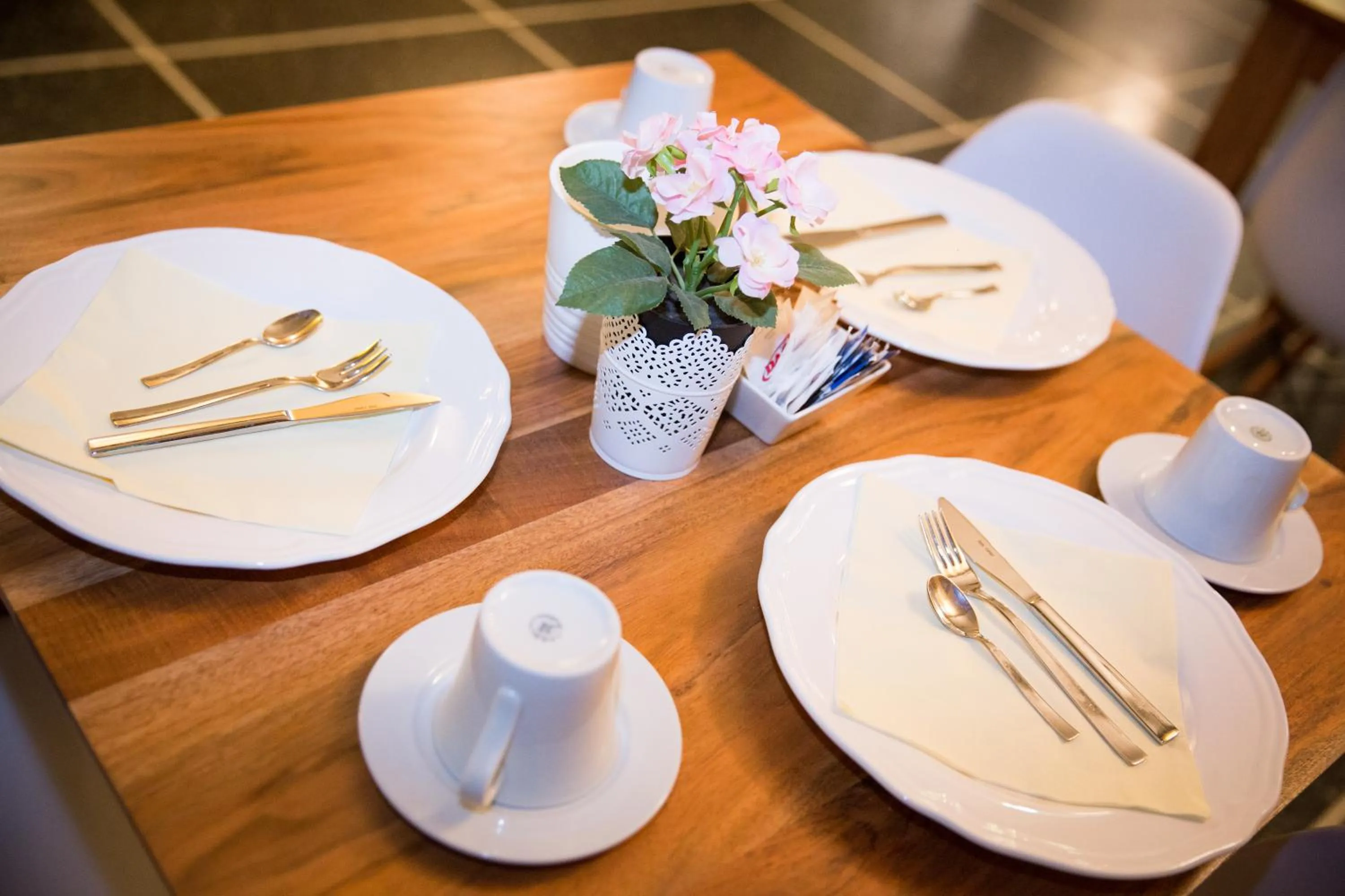 Restaurant/places to eat in Art Hotel Milano