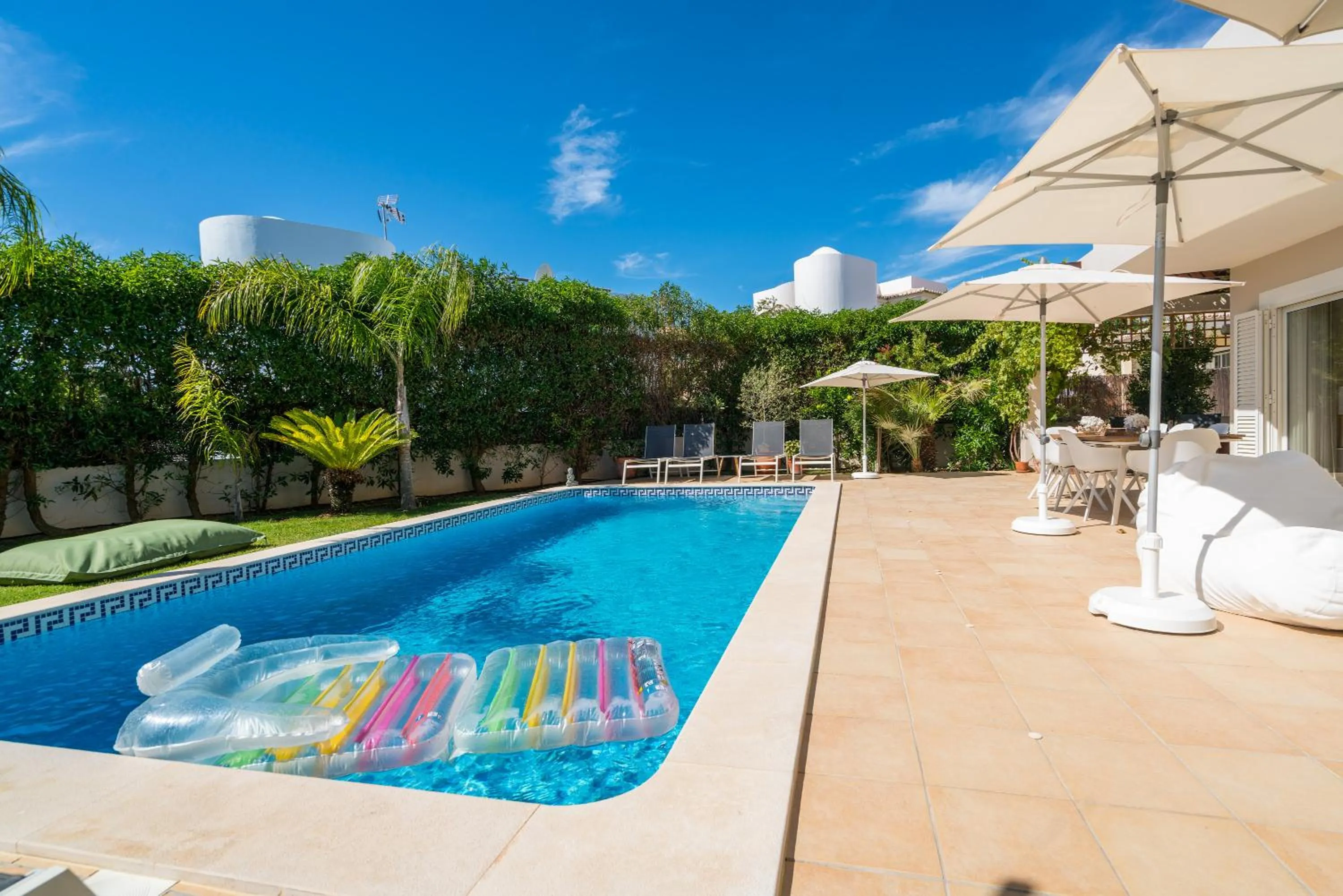 Swimming pool in Casa Eleonora b&b