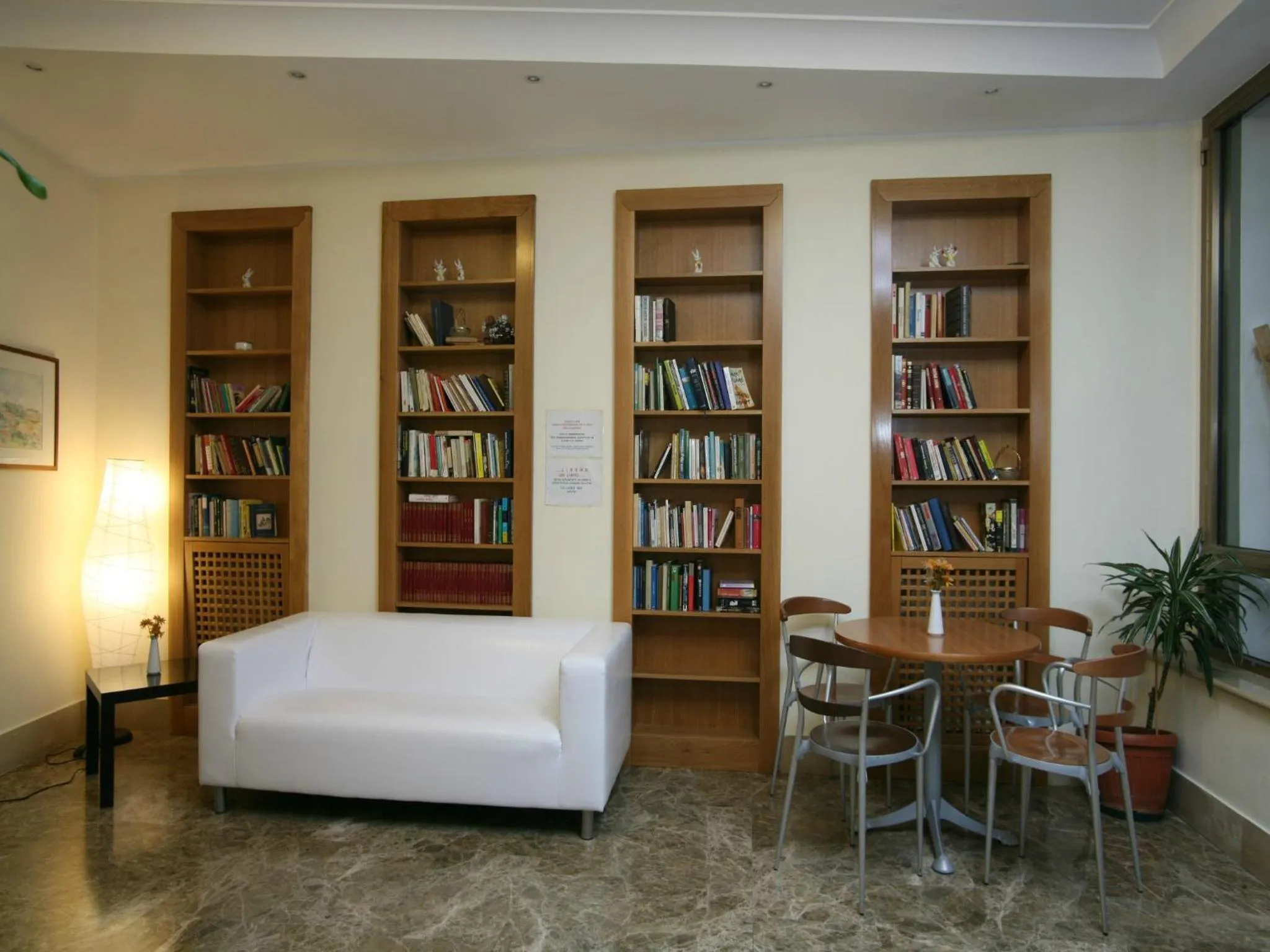 Library in Hotel Serapo