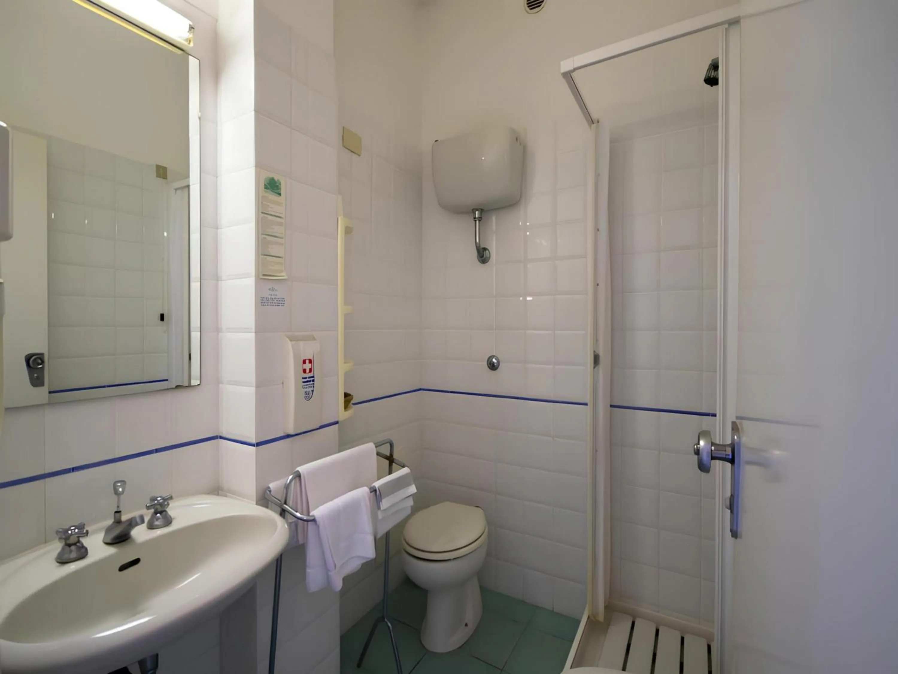 Bathroom in Hotel Serapo