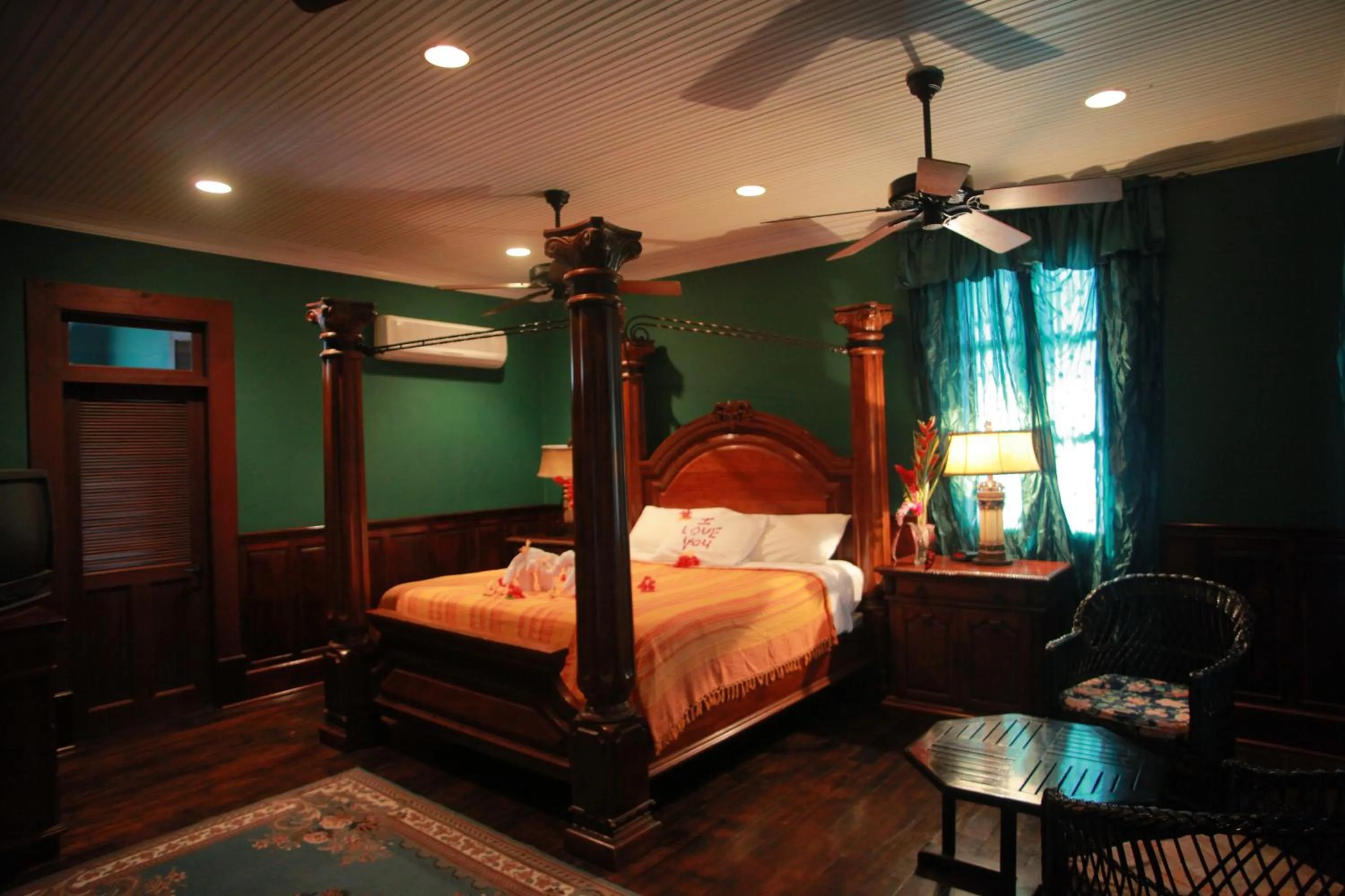 Bedroom, Bed in Mahogany Hall Luxury Boutique Resort