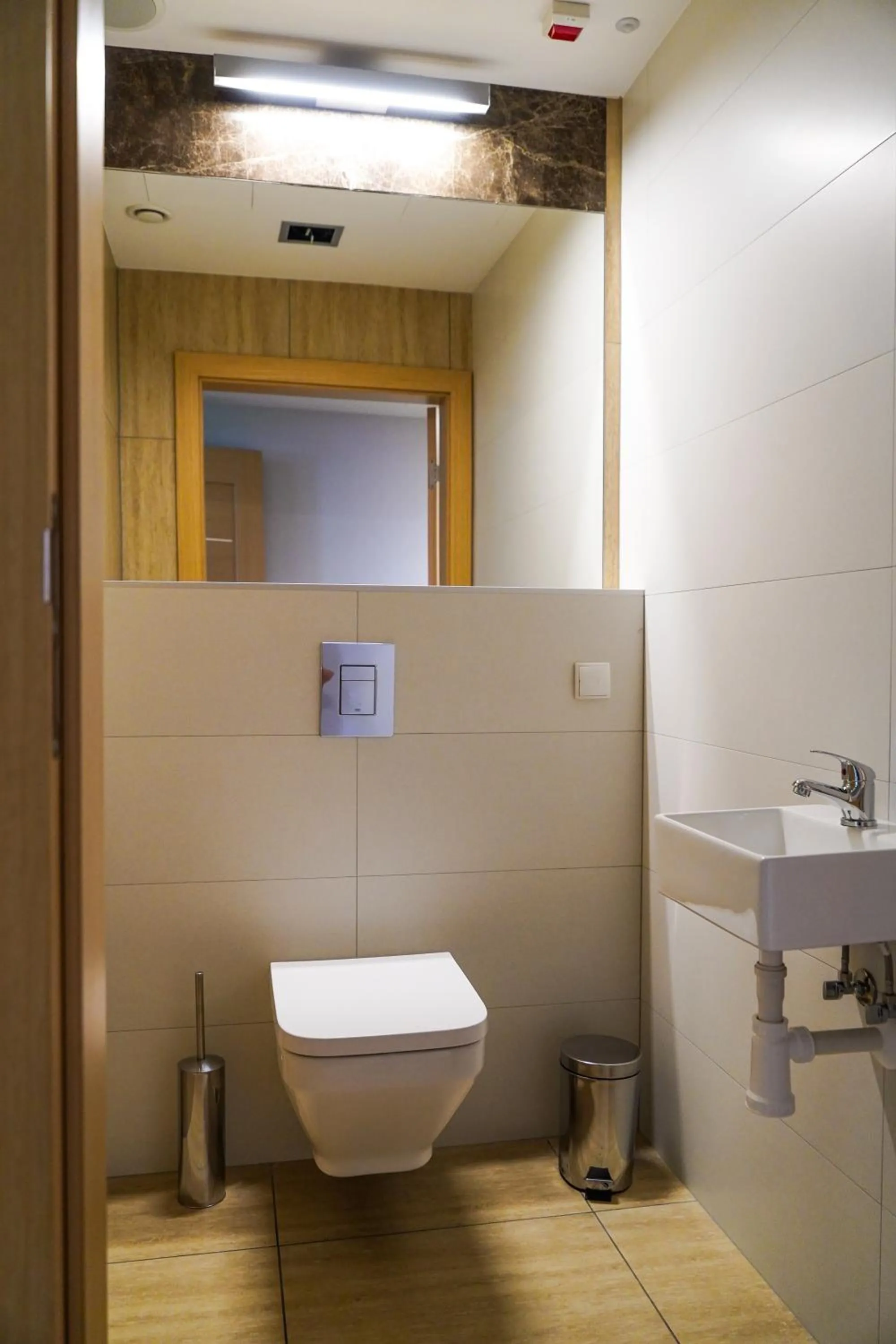 Toilet in Hostel Gdańsk Szafarnia 10 Old Town
