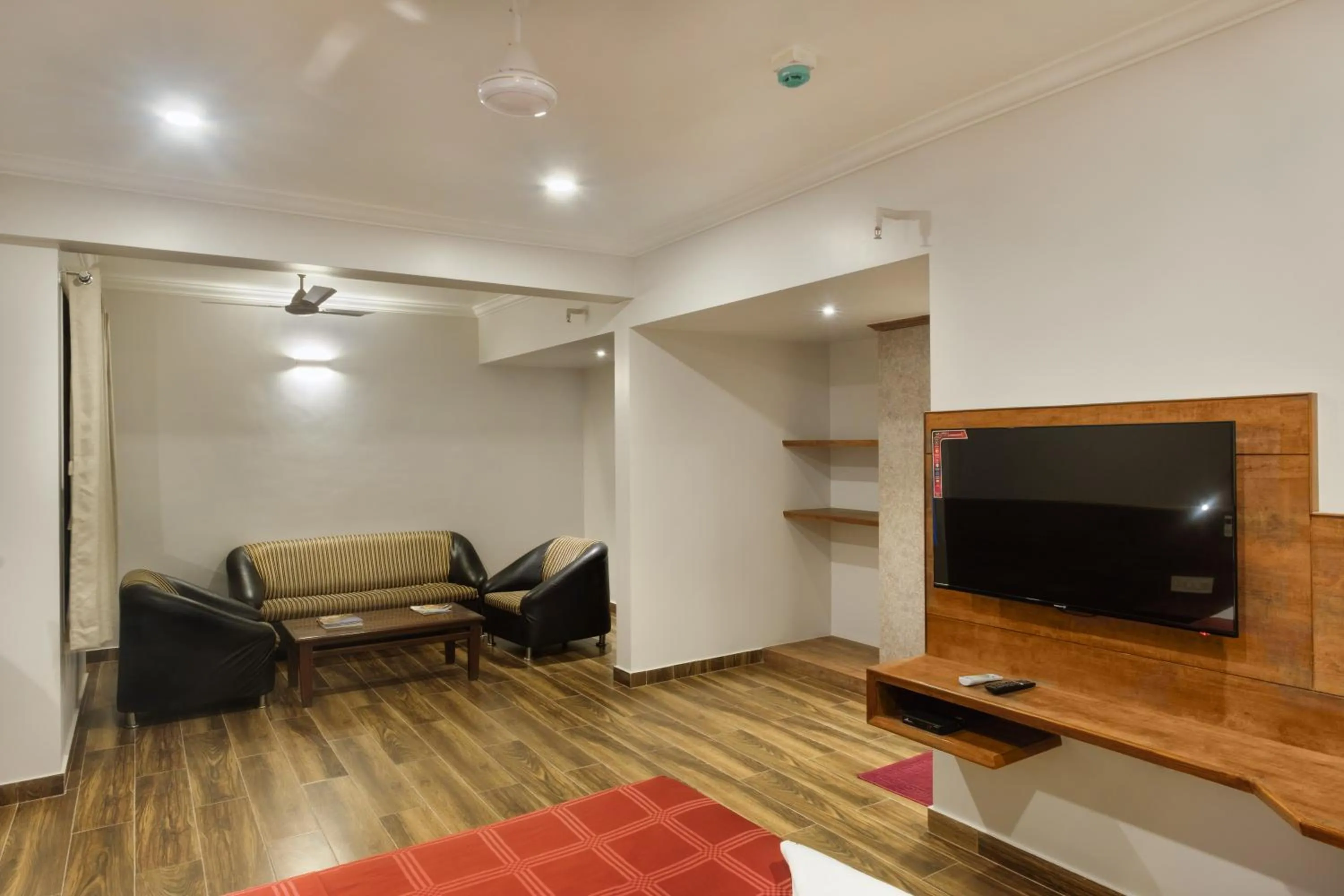 Photo of the whole room in Hotel Opal