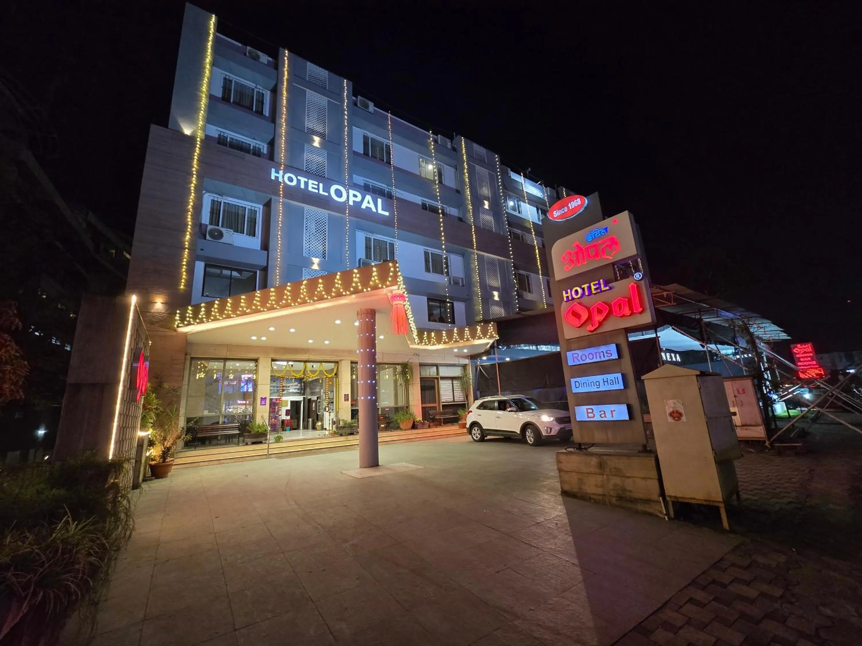 Facade/entrance in Hotel Opal