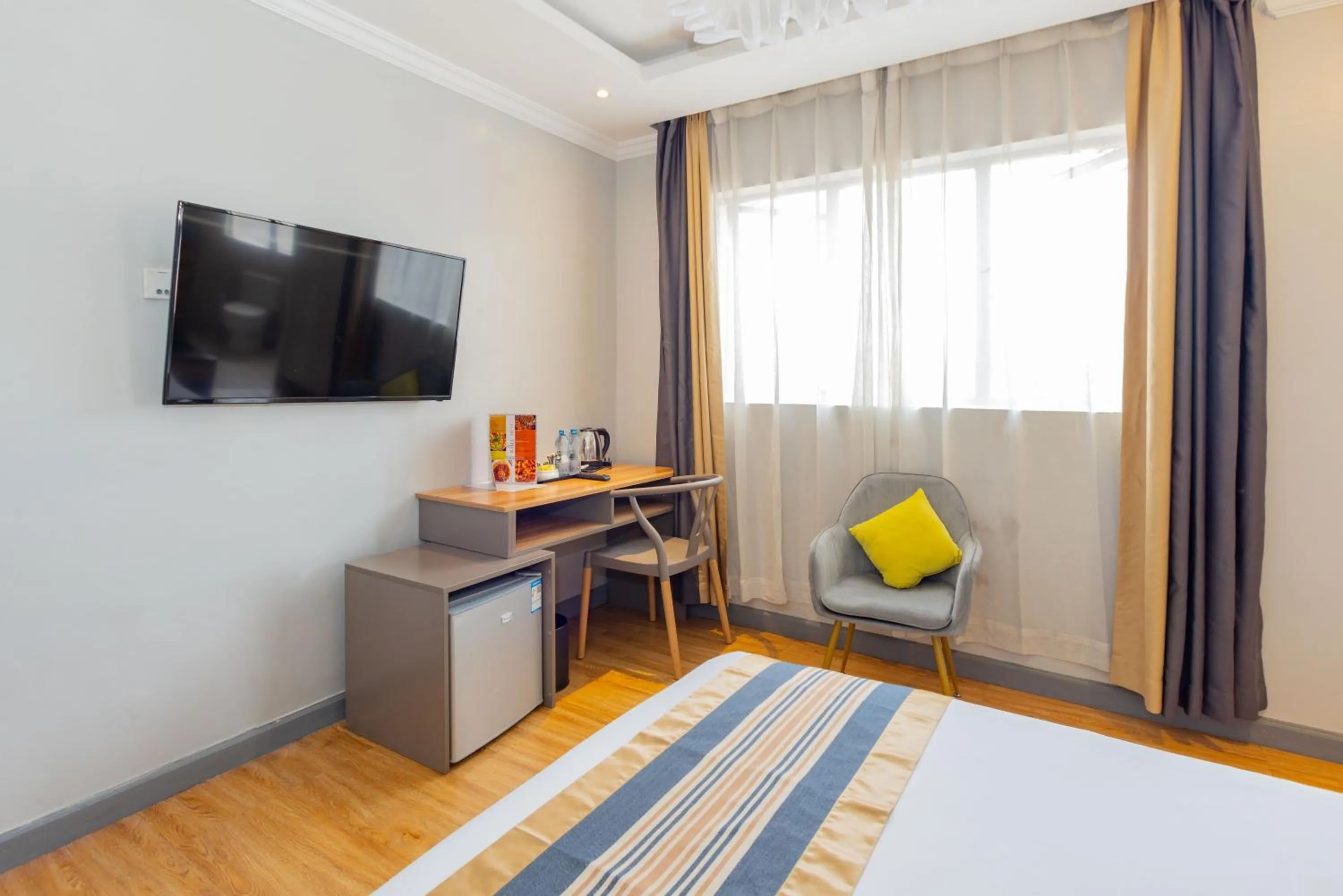 TV and multimedia, Bed in Raha Suites - Westlands