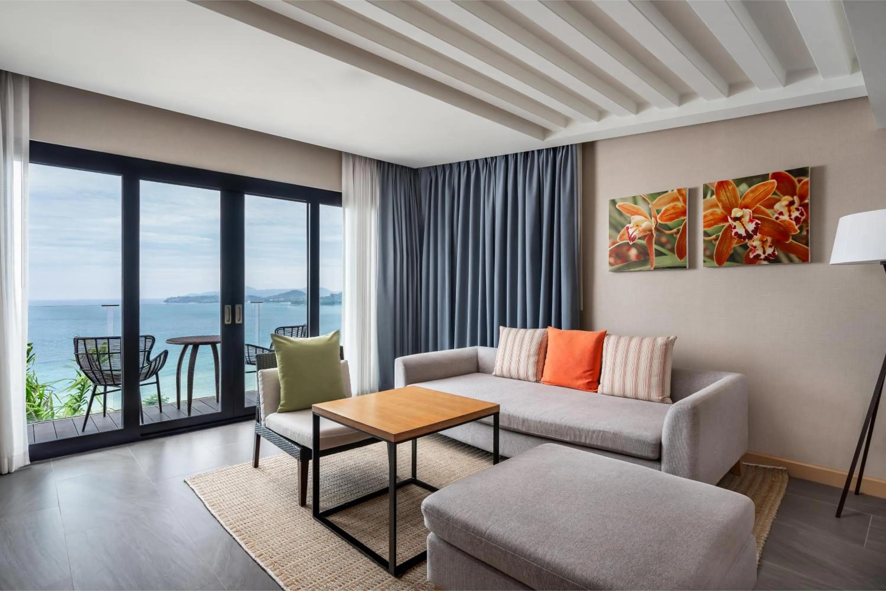 Living room in Hyatt Regency Phuket Resort